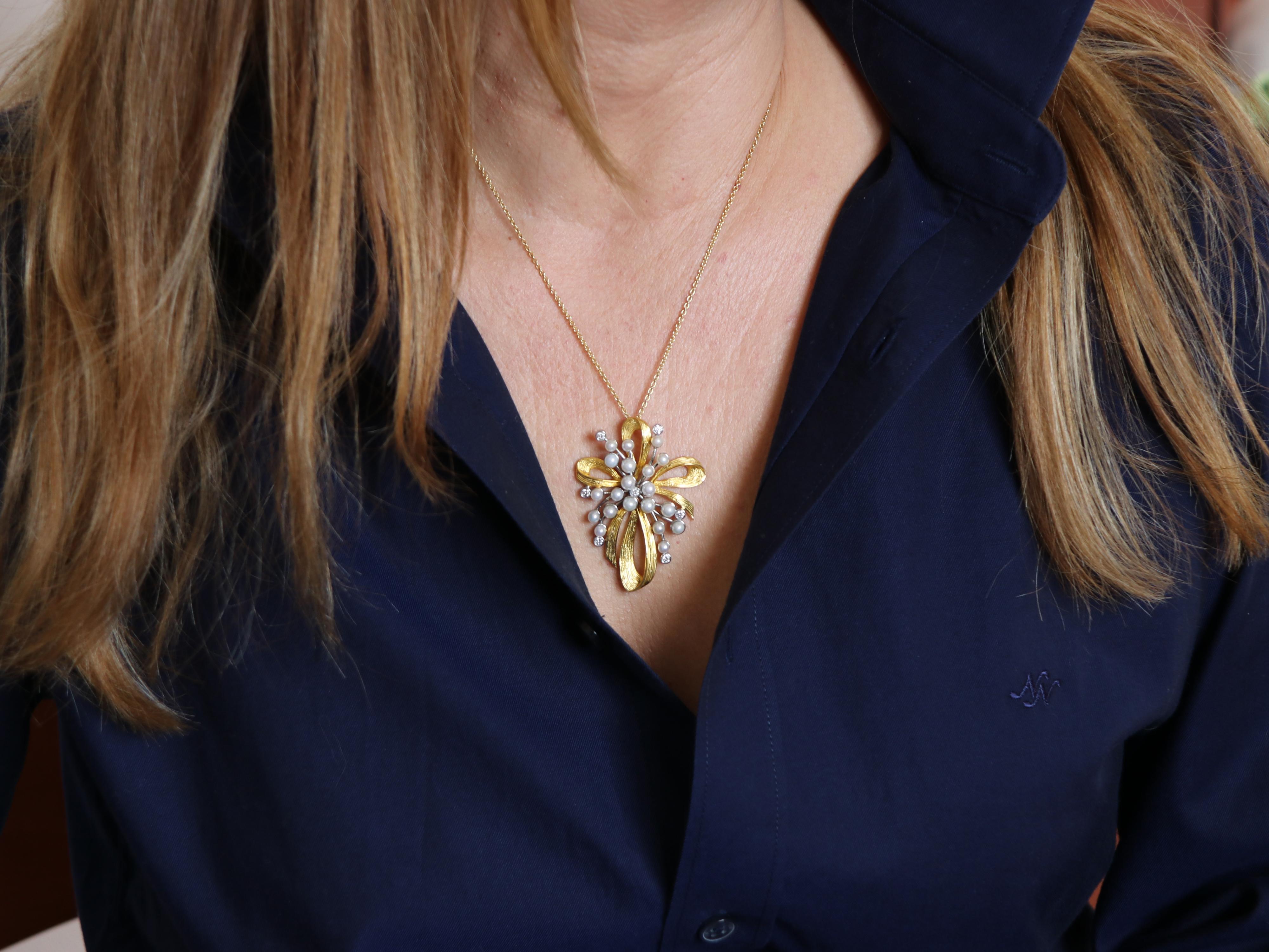 Dimos Collier à croix infinie en or 18 carats avec perles naturelles et diamants en vente 2