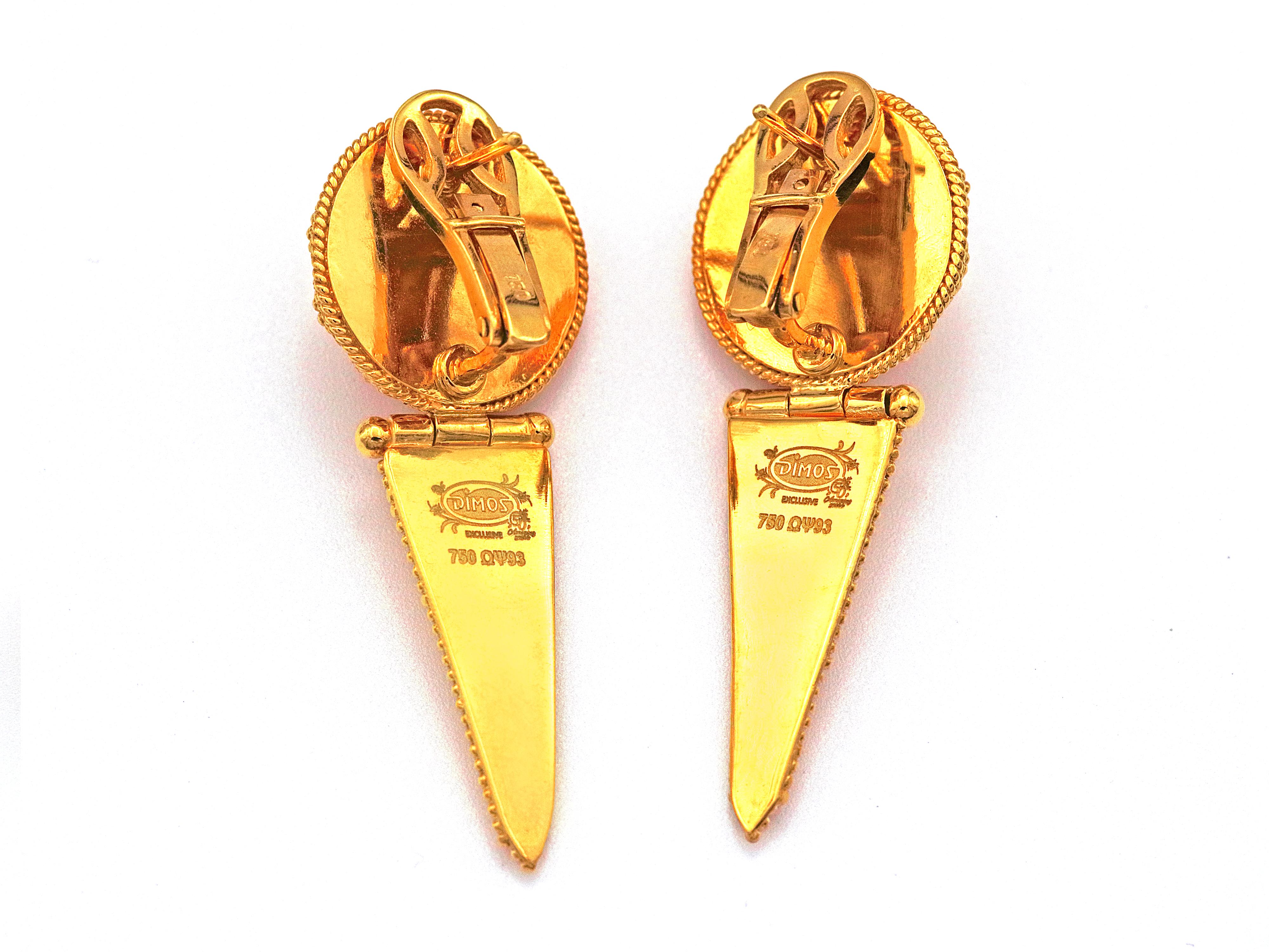 Taille brillant Boucles d'oreilles pendantes Dimos en or 18k avec diamants néoclassiques en vente