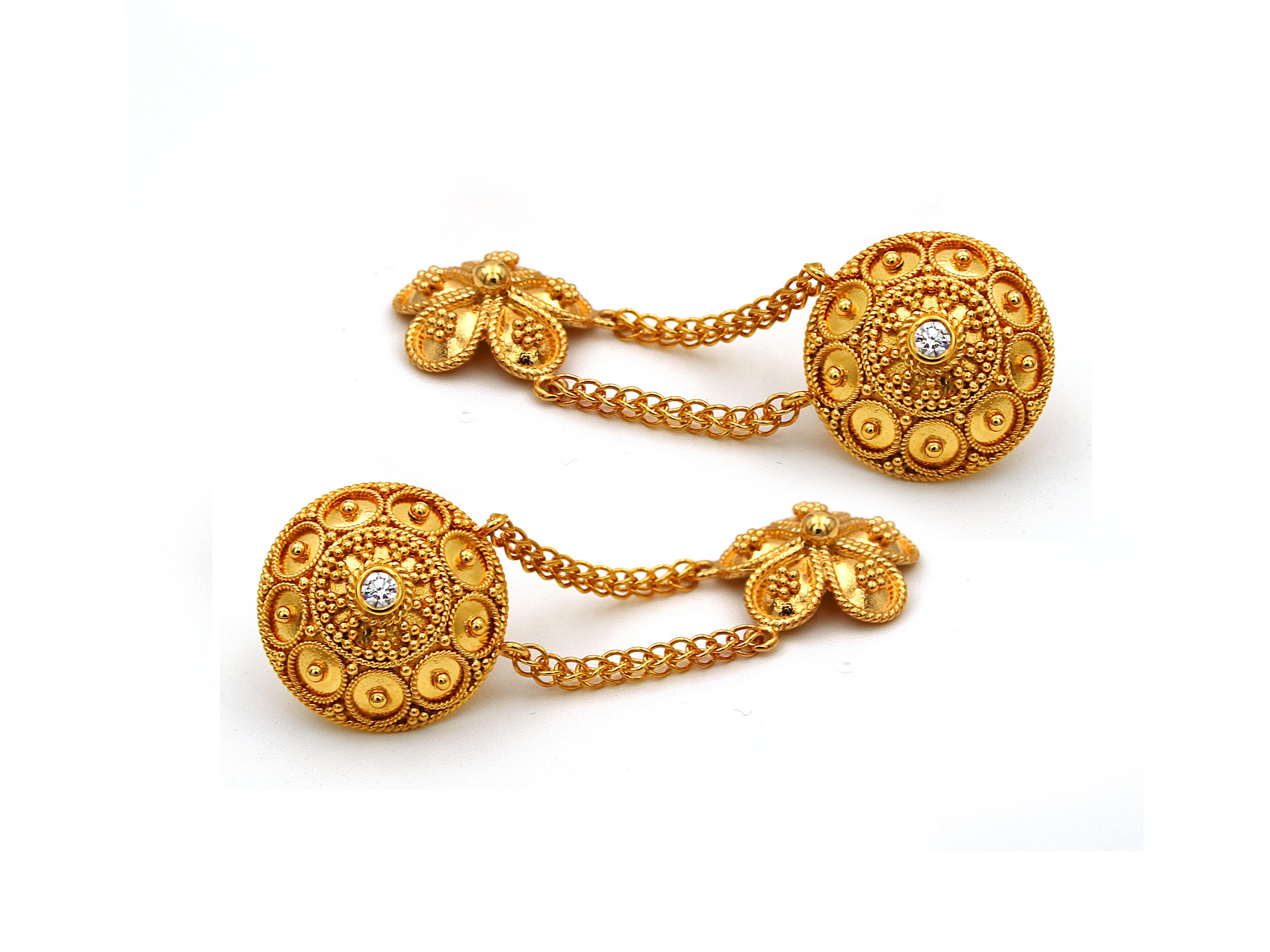 Neoclassic earrings completely handmade straight into 18 karats gold decorated with filigree circles and granulation. The Daisy on the bottom it’s a museum replica and dangles from handmade chains  that gives it’s life and motion. The center