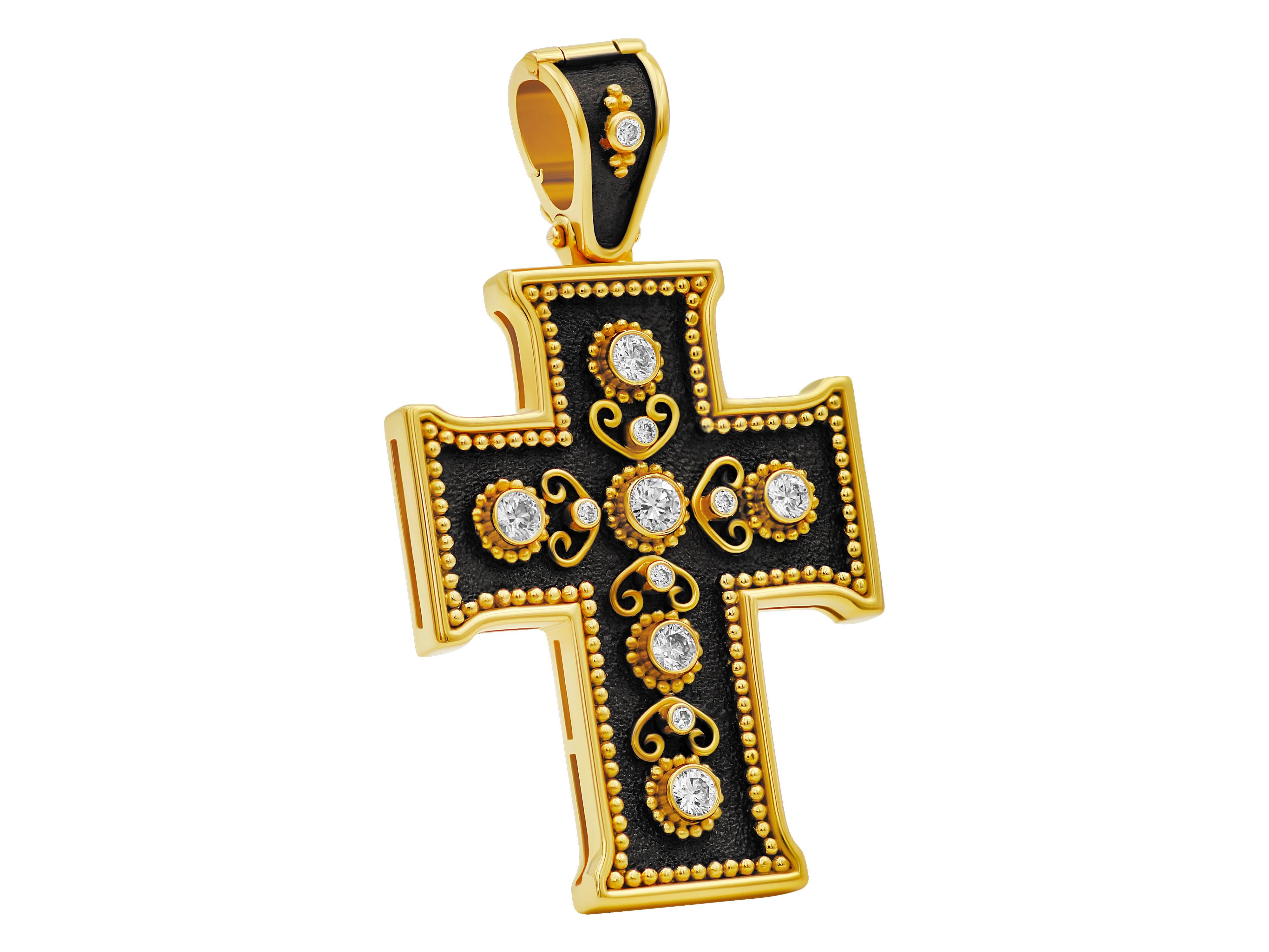 Noir cross in 18 karat yellow gold decorated with granulation and filigrees. The 12 diamonds (0.47carats) are cut in brilliant formation and the exceptional summary white color identifies it immediately into a non-commercial level. With the opening