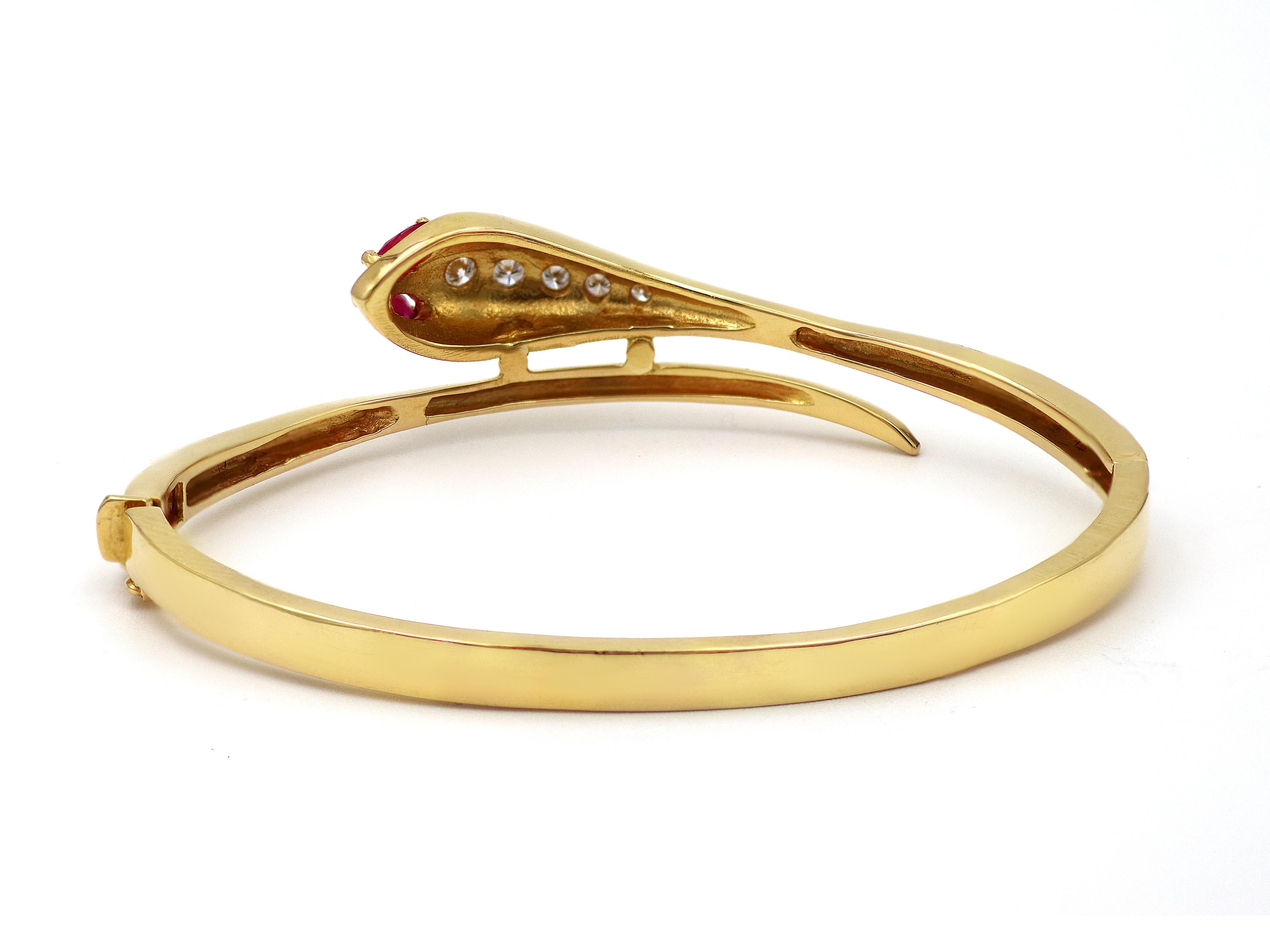 Taille Marquise Dimos Bracelet serpent en or 18 carats avec rubis et diamants en vente