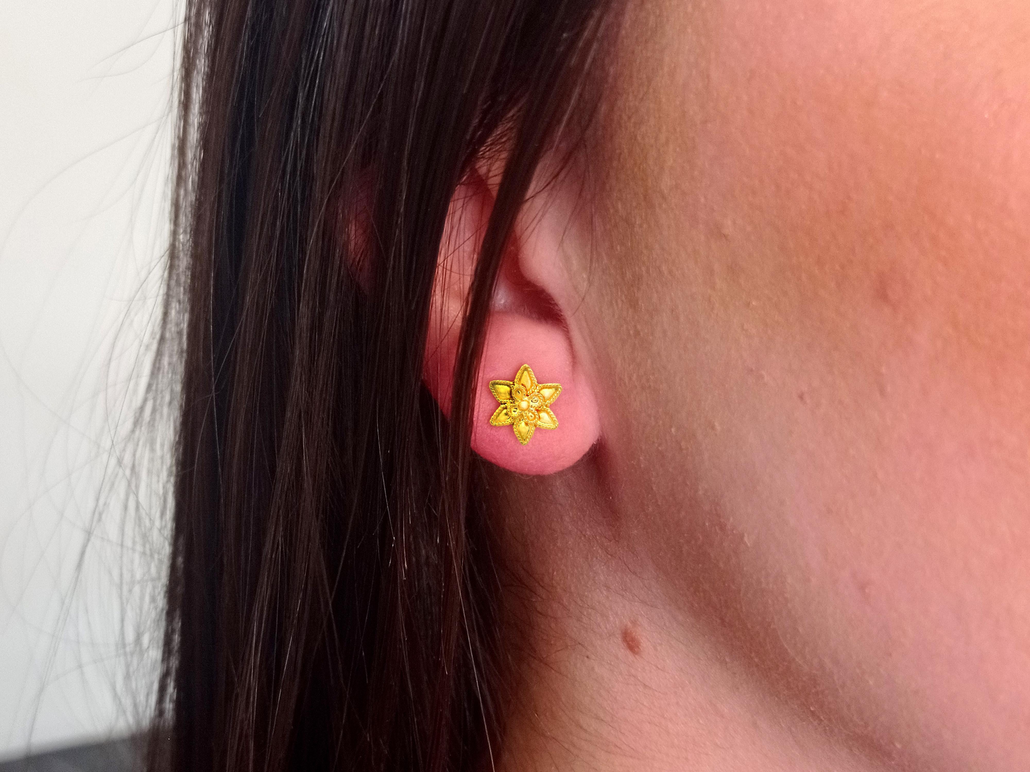 Neoclassical Dimos 18k Gold Star Stud Earrings with Daisies For Sale