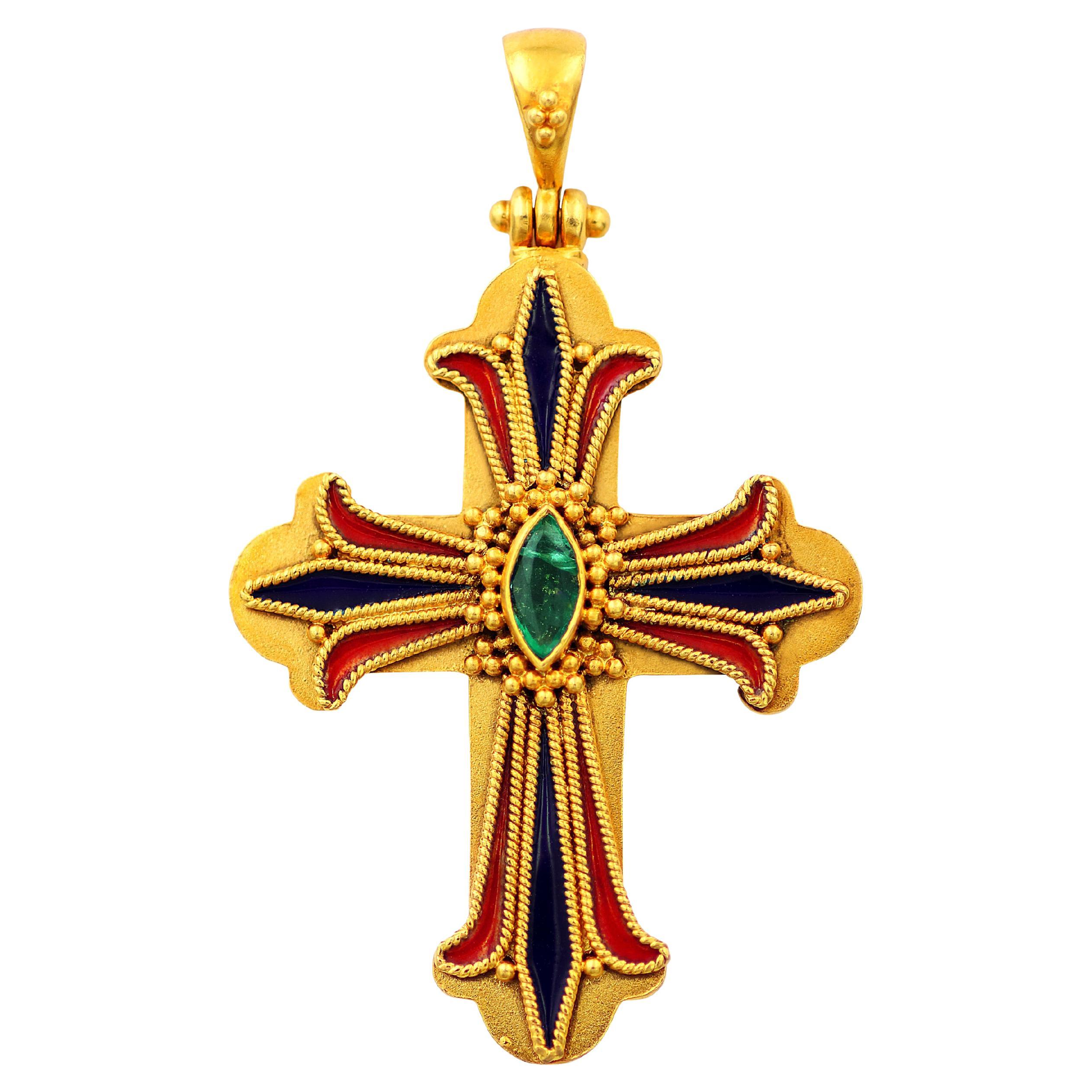 Dimos 22 Karat Gold byzantinisches filigranes Kreuz mit Smaragd im Marquiseschliff