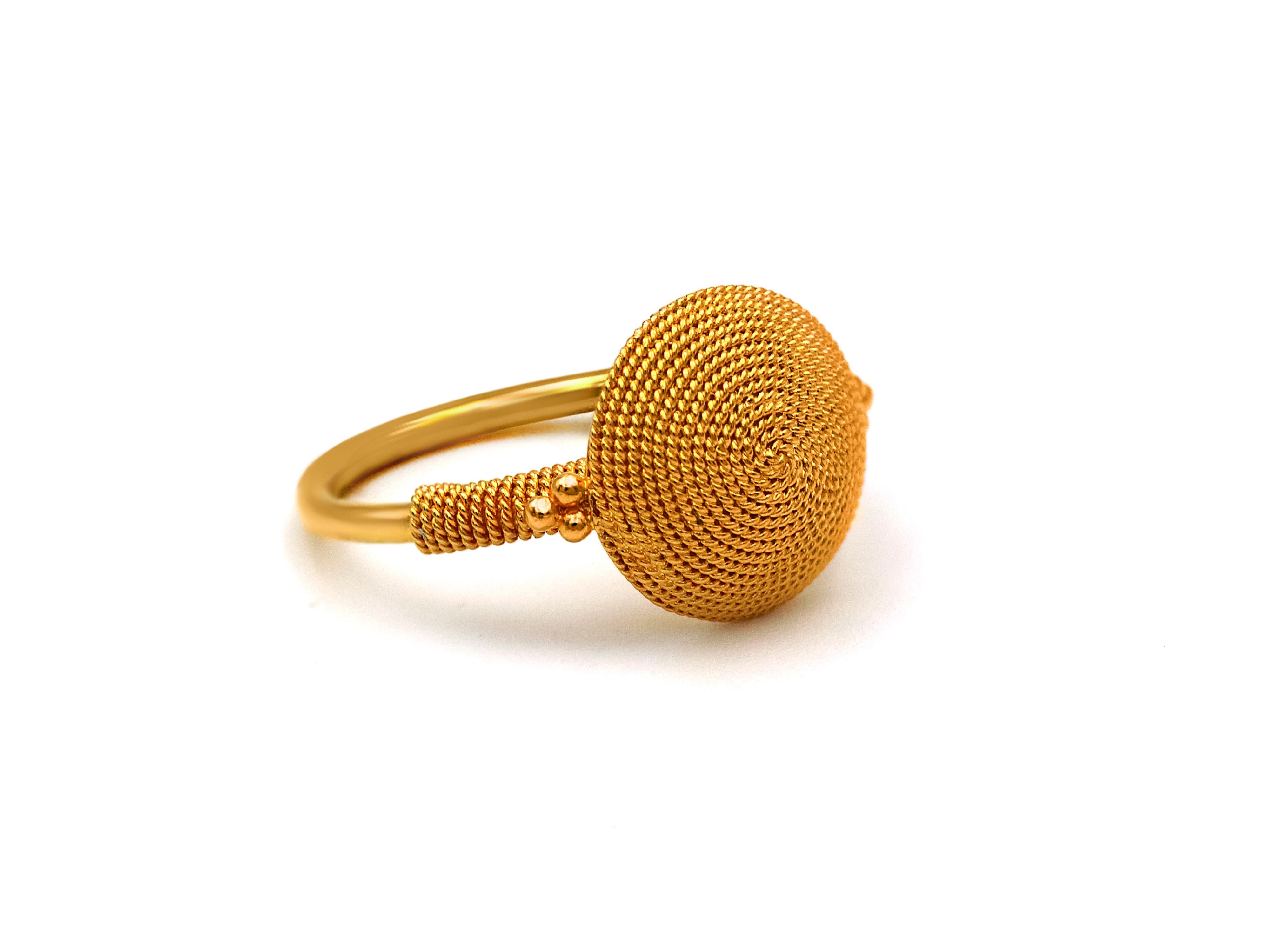 Filigraner Sfalaki-Ring von Dimos aus 22 Karat Gold (Byzantinisch) im Angebot