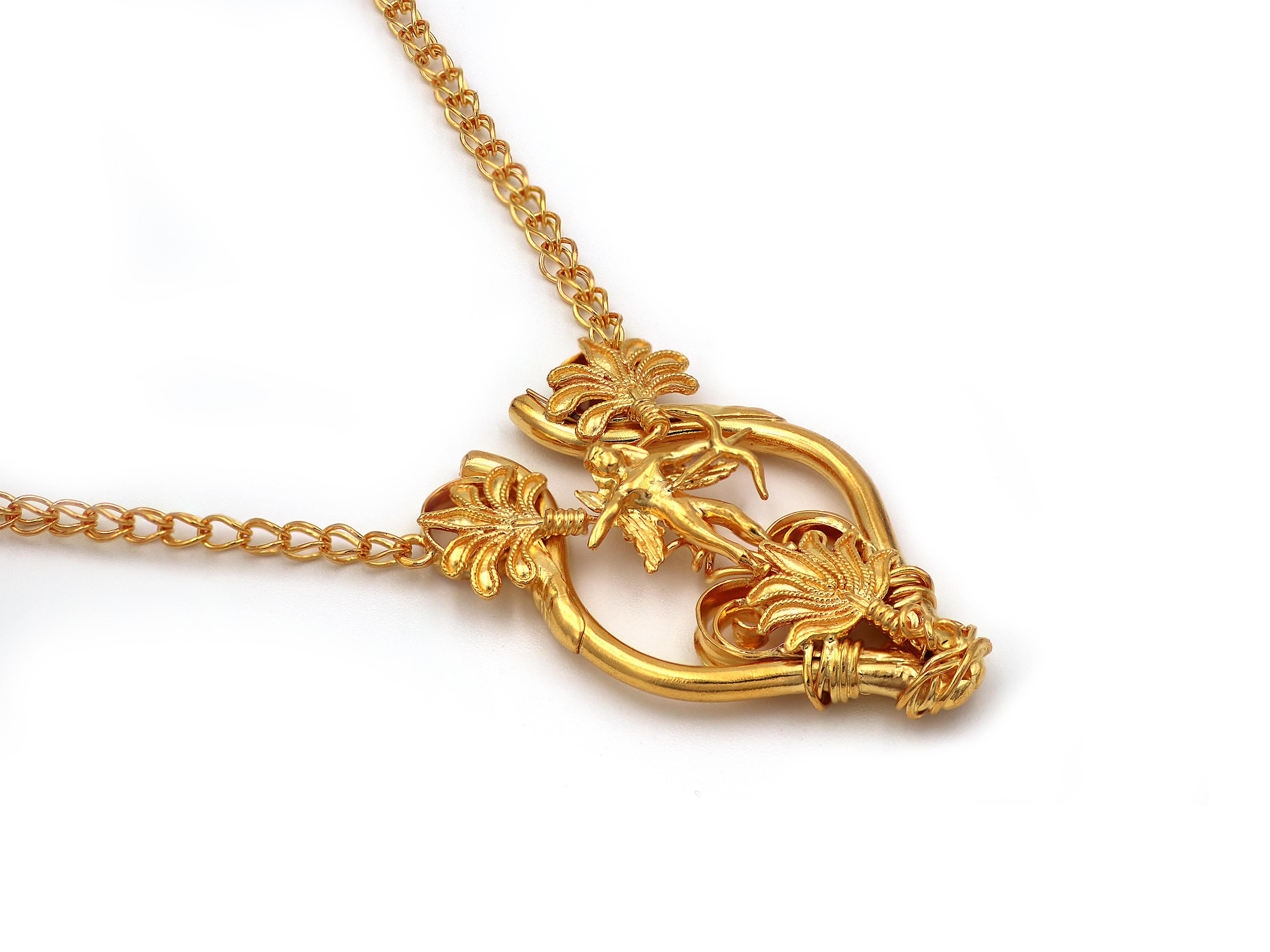 Néo-grec Dimos, collier Dieu de l'amour « Eros » en or 22 carats en vente