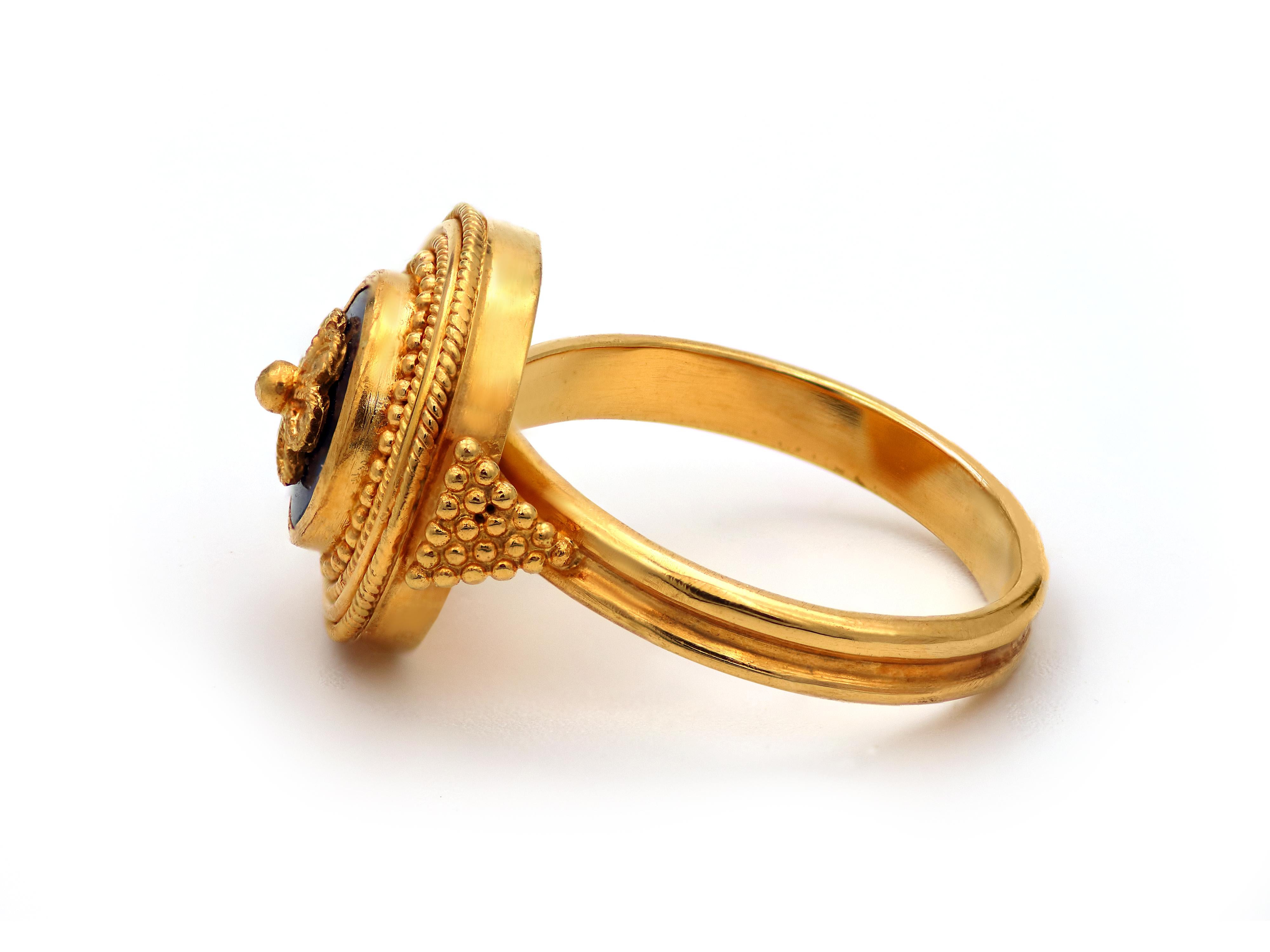 Neoklassizistischer Dimos 22k Gold Lapislazuli-Ring (Rundschliff) im Angebot