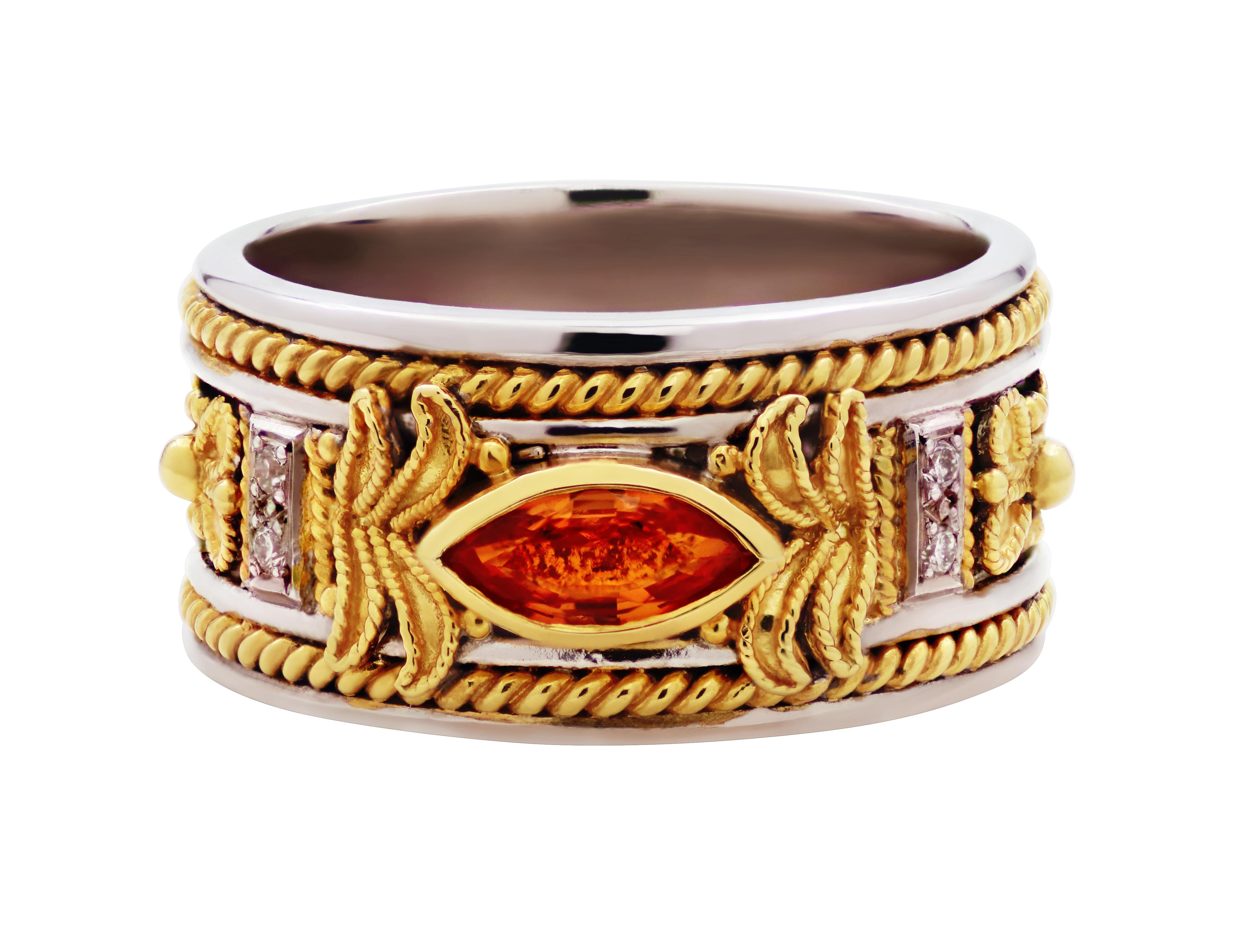 Byzantinischer Ring in einer schönen Kombination mit 18k Gold und 925 Silber. Gelber Topas und weiße Diamanten verleihen ihm viel Charakter in einer sehr alltäglichen Größe. Unsere berühmten handgefertigten Filigran- und Granulationsarbeiten
