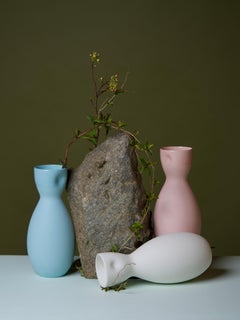Caraffa in porcellana scanalata in blu denim opaco