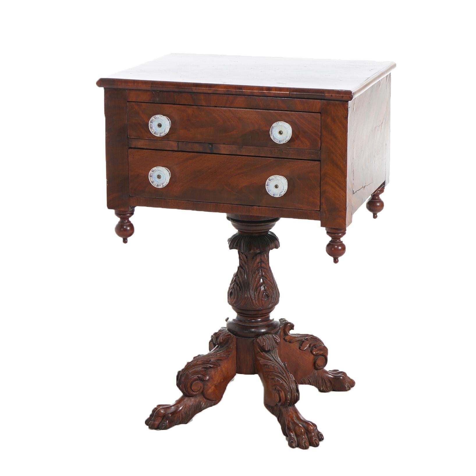 DIMS Antigua mesa de coser de caoba tallada en llama del Imperio Americano c1840 imperio estadounidense en venta