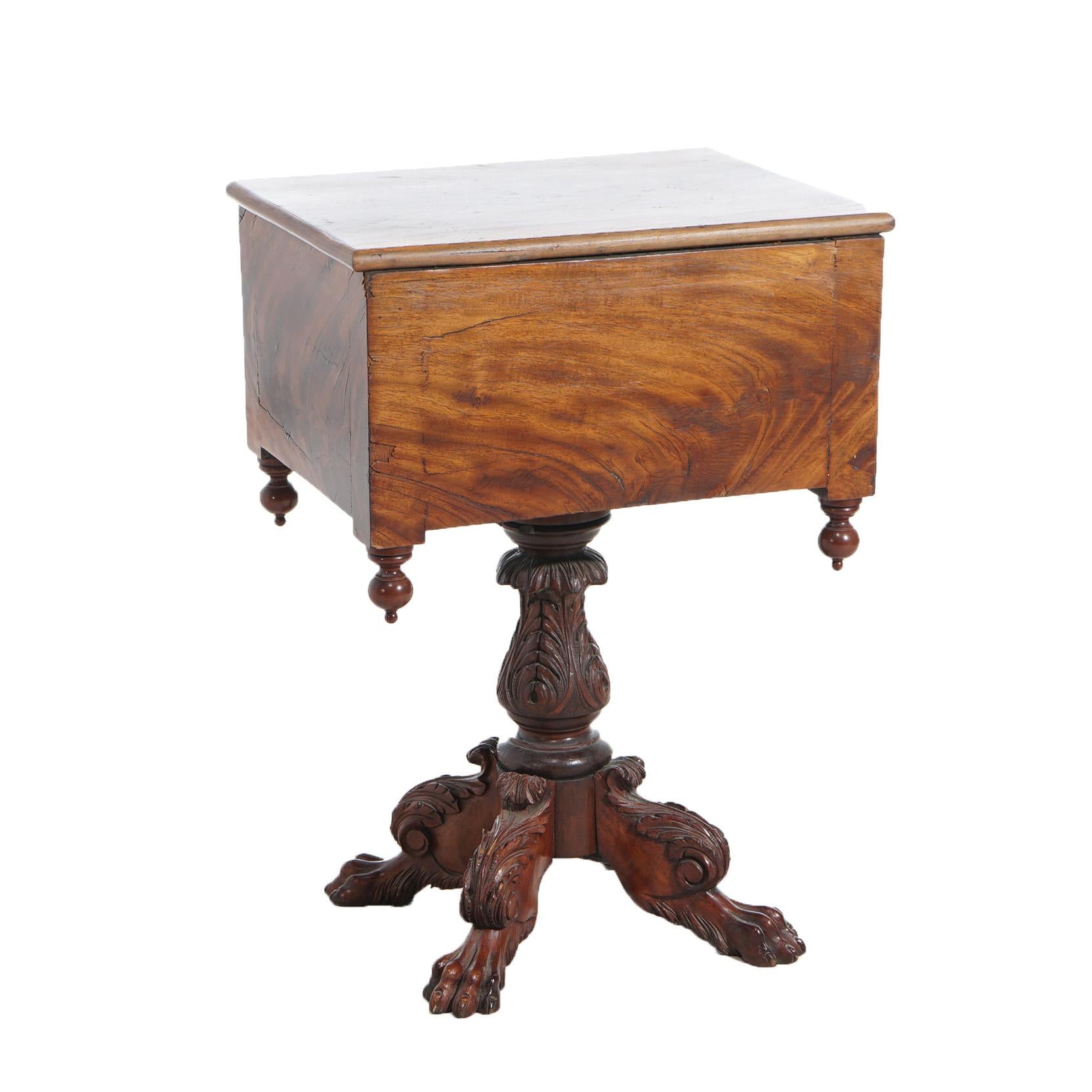 DIMS Antigua mesa de coser de caoba tallada en llama del Imperio Americano c1840 en venta 2