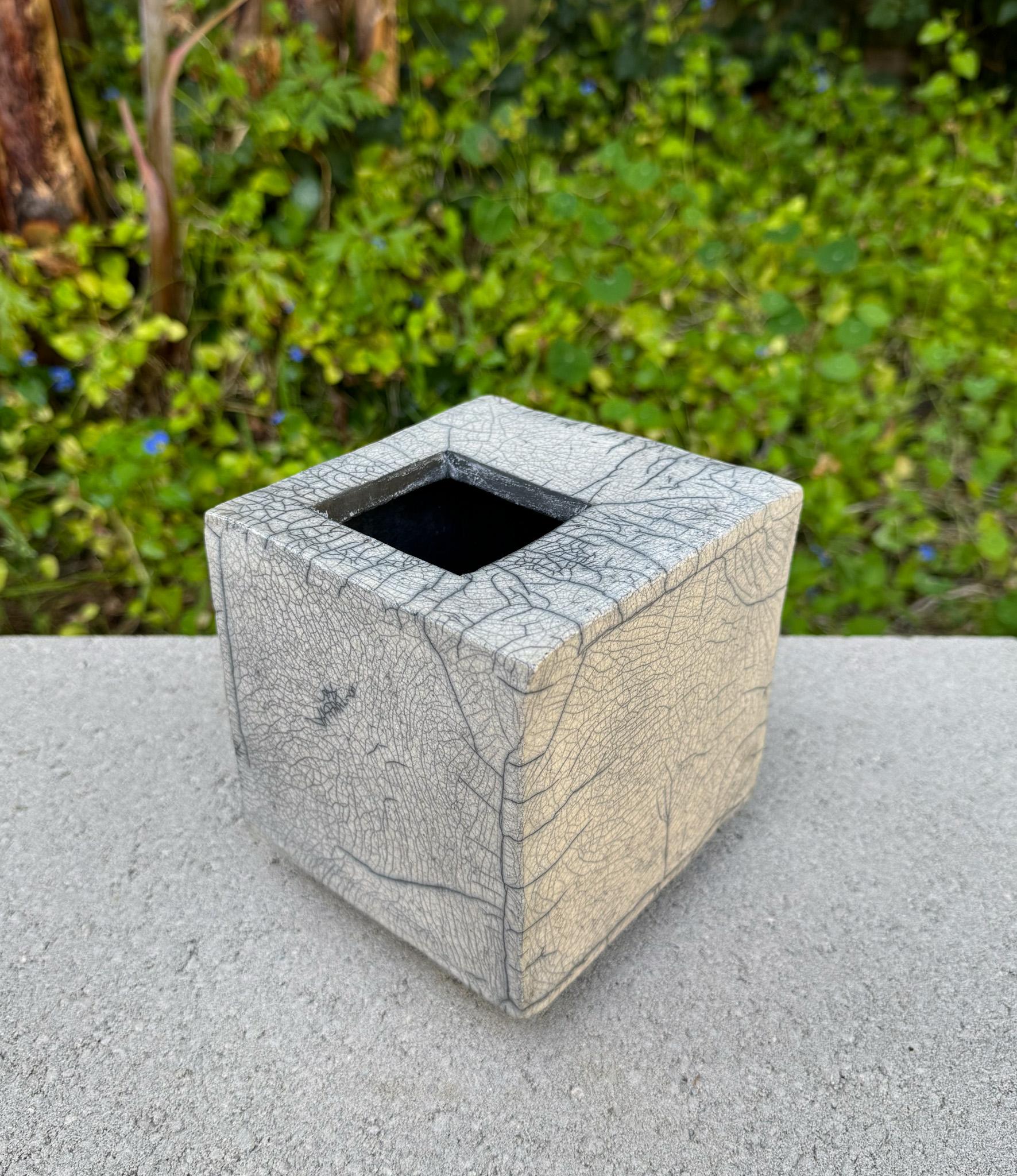 Vaso Dina Angel-Wing Raku Ikebana, 20° secolo. 