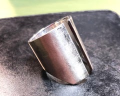 Dina González Mascaró "bridge" ring in sterling silver
