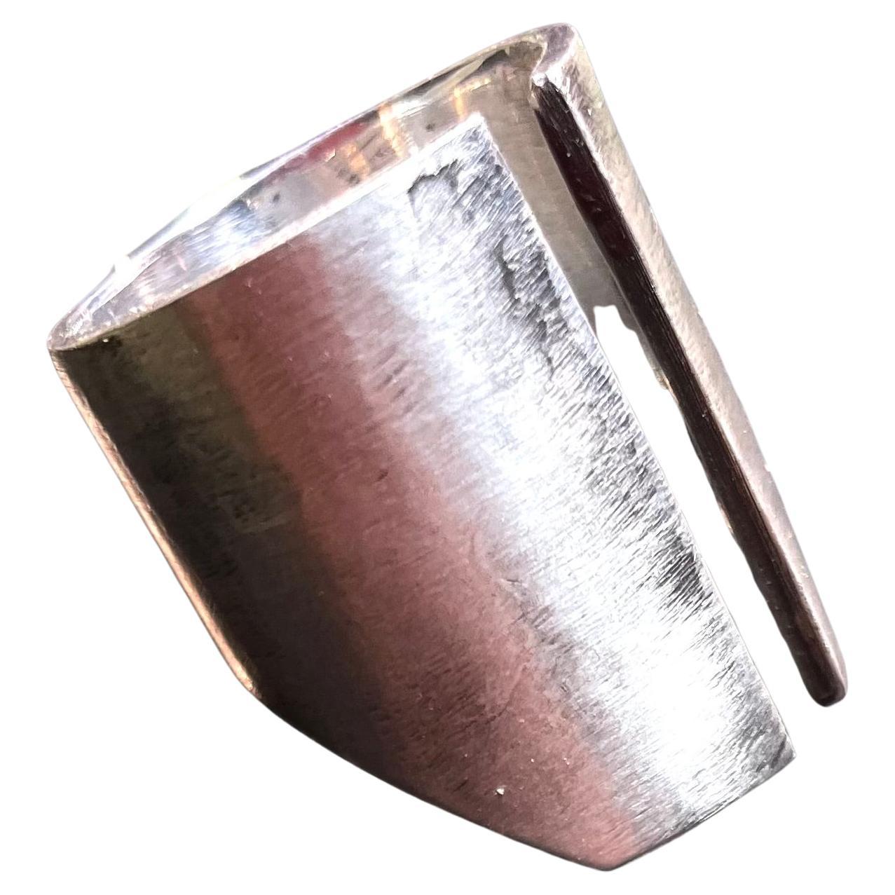 Dina González Mascaró "bridge" ring in sterling silver For Sale