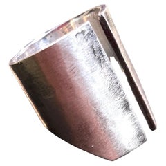 Dina González Mascaró "bridge" ring in sterling silver