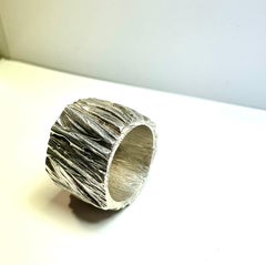 Dina González Mascaró "Heavy Bark" ring in sterling silver one of one