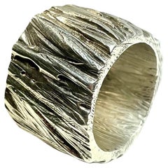Dina González Mascaró "Heavy Bark" ring in sterling silver one of one