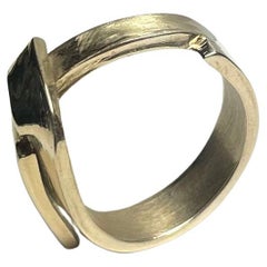 Dina González Mascaró "latch" ring reclaimed gold 10K
