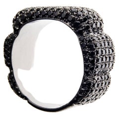 Dina Kamal, Bibendum Pinky Ring, or noir 18k avec diamants noirs