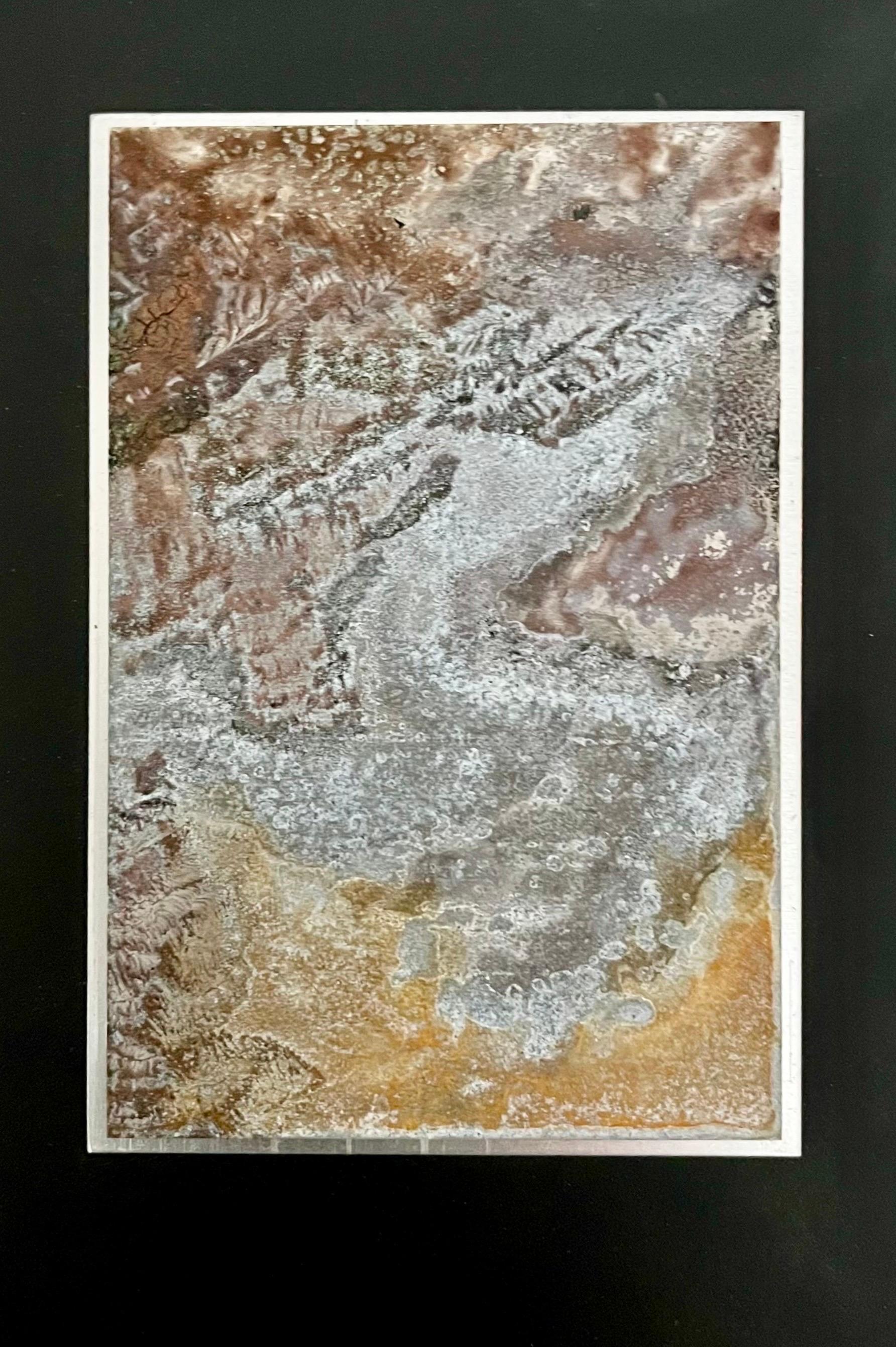 Pintura del cosmos de la expresionista abstracta israelí Dina Recanati, escultura en metal