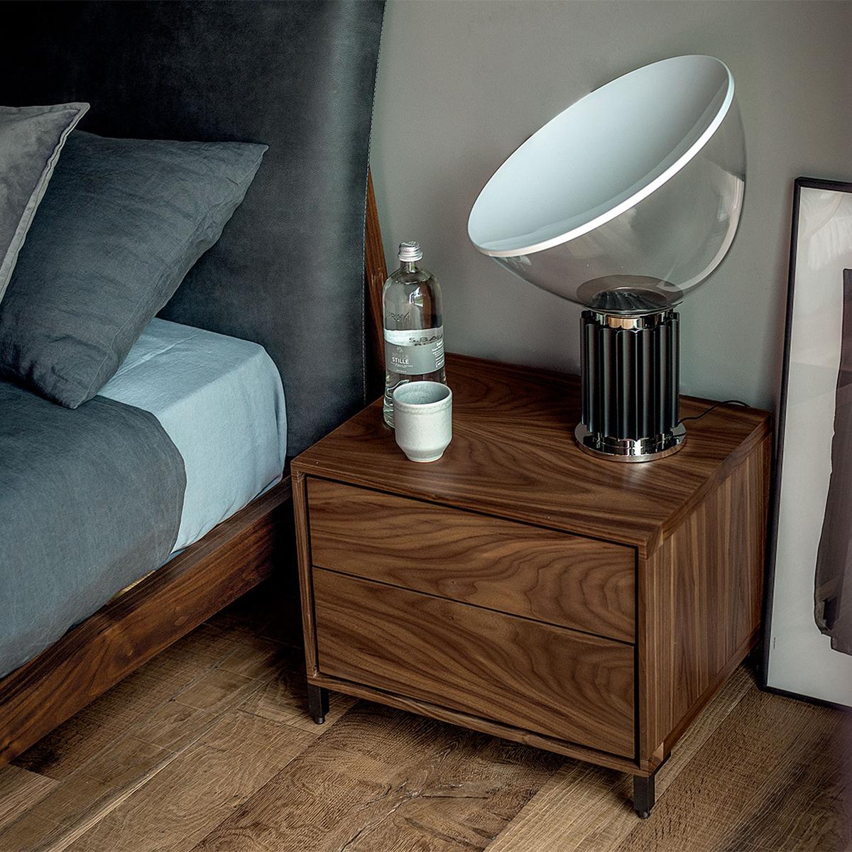 italien Table de nuit en noyer Dina en vente