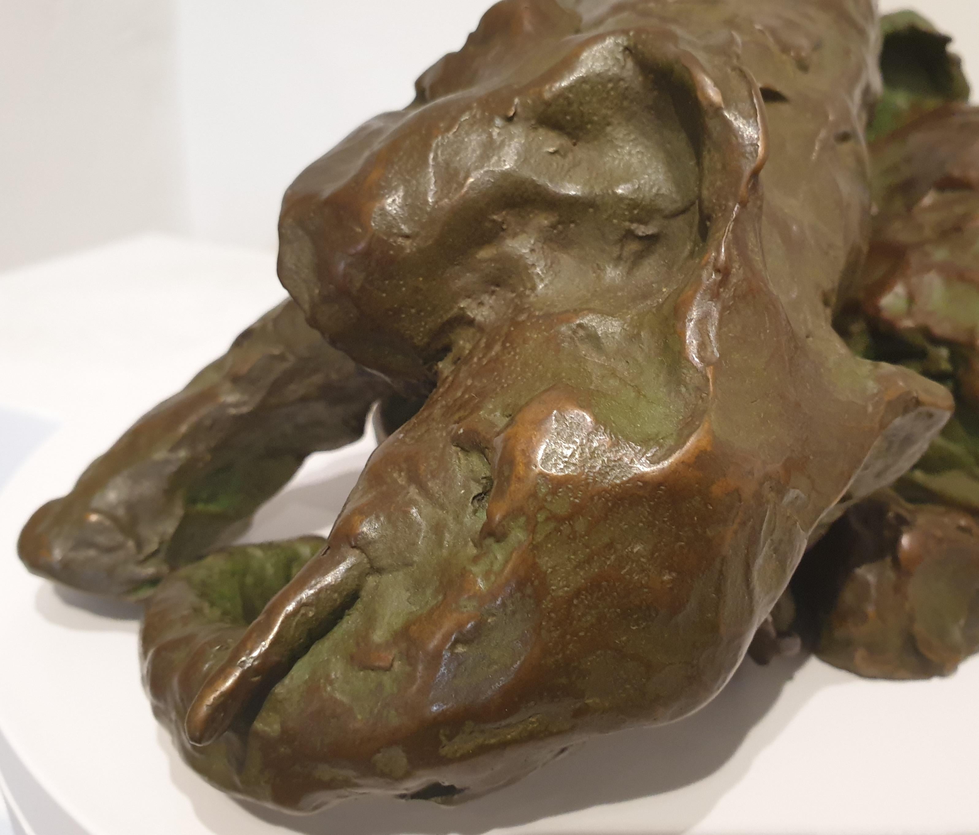 Pareja de elefantes jugando. Escultura de bronce patinado. en venta 3