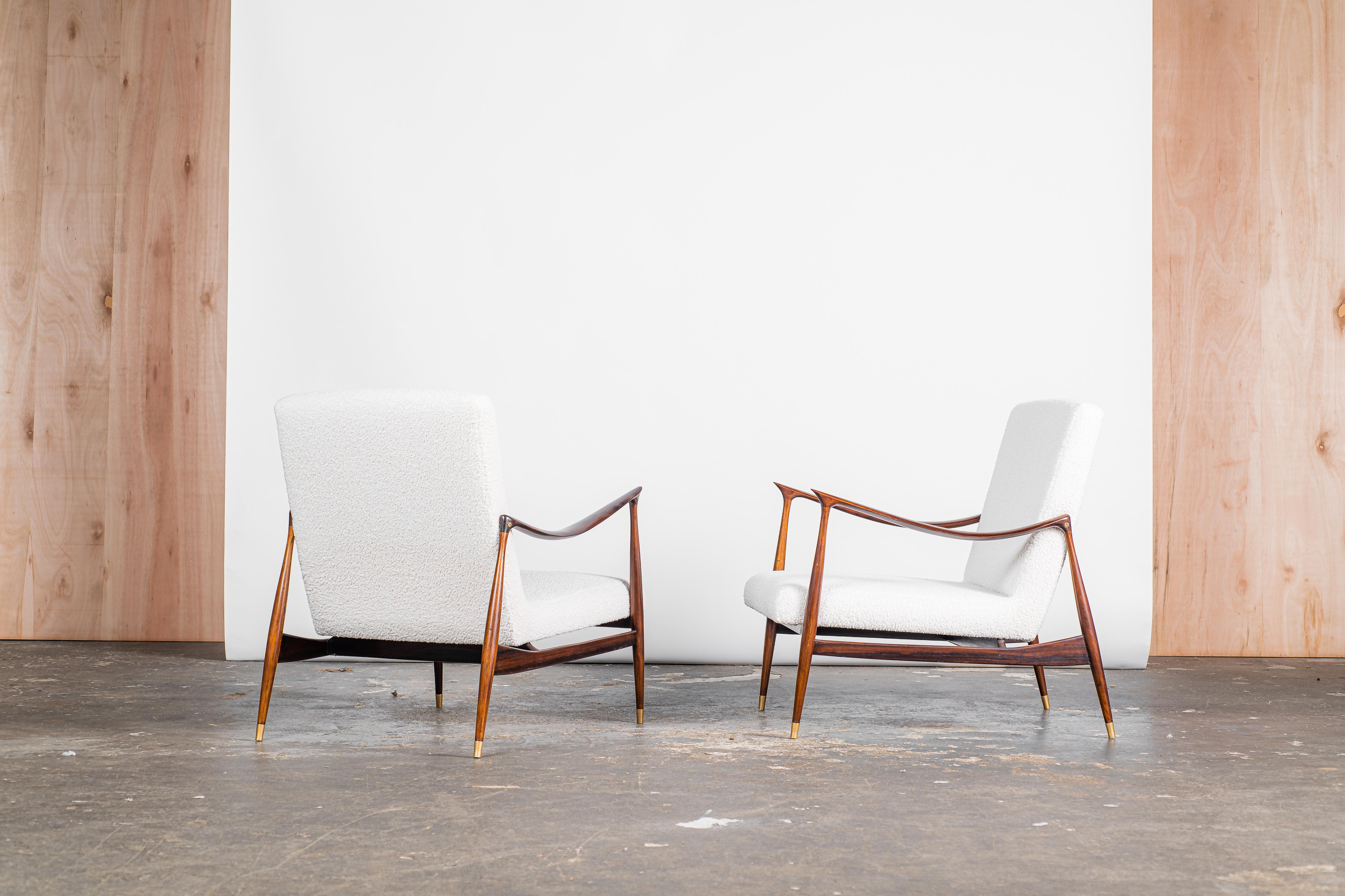 The Dinamarquesa Armchair by Jorge Zalszupin

Indulge in the epitome of luxury with the exquisite Dinamarquesa Armchair, designed by Brazil's modernist master, Jorge Zalszupin. Crafted in a harmonious fusion of white bouclé, hardwood, and brass,