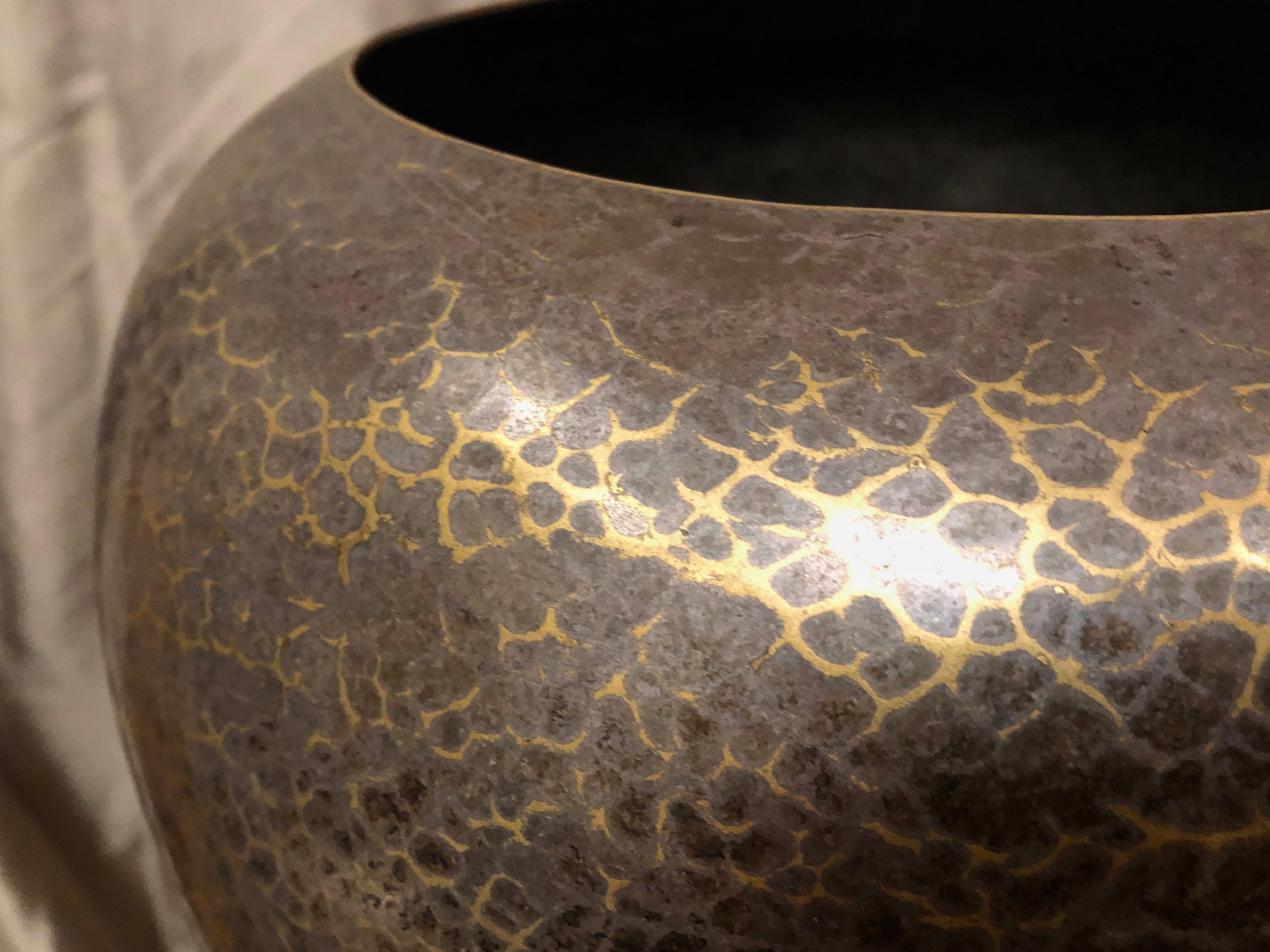 Dinanderie-Vase / Übertopf aus gehämmertem Silber und Messing von Christofle, Frankreich im Angebot 6