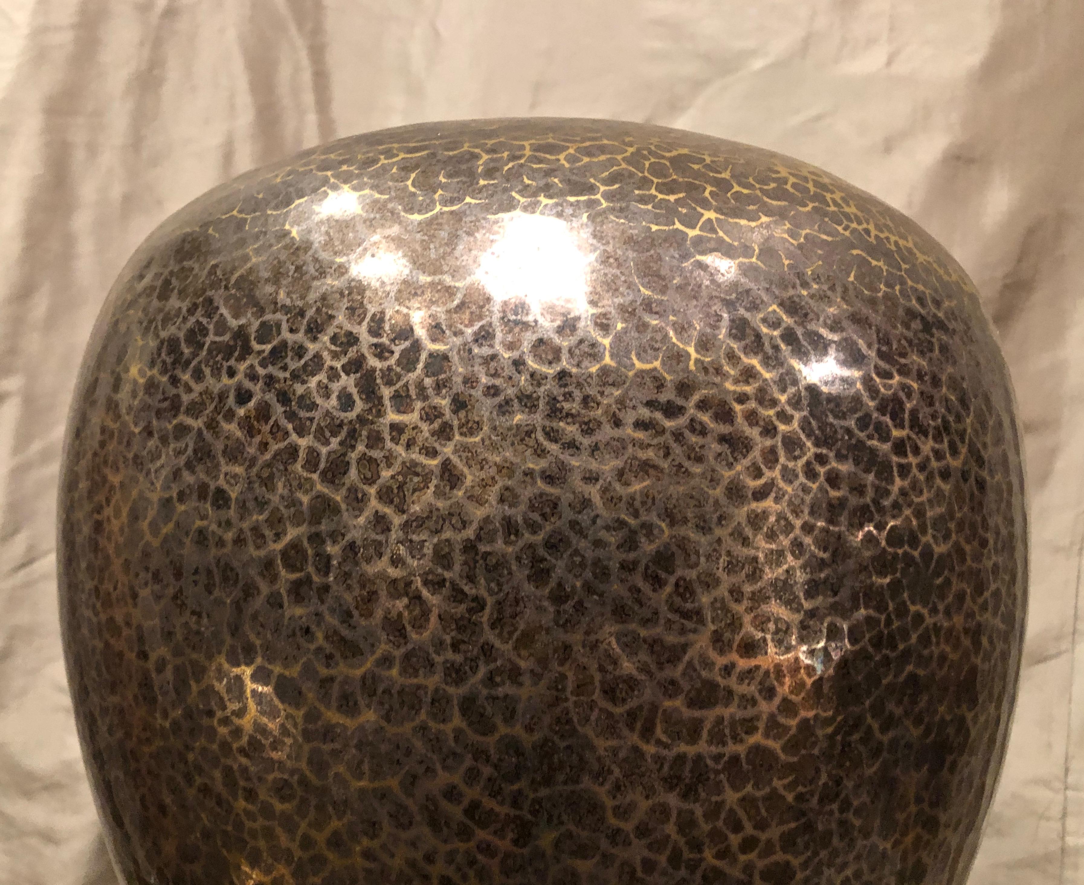 Dinanderie-Vase / Übertopf aus gehämmertem Silber und Messing von Christofle, Frankreich (Frühes 20. Jahrhundert) im Angebot