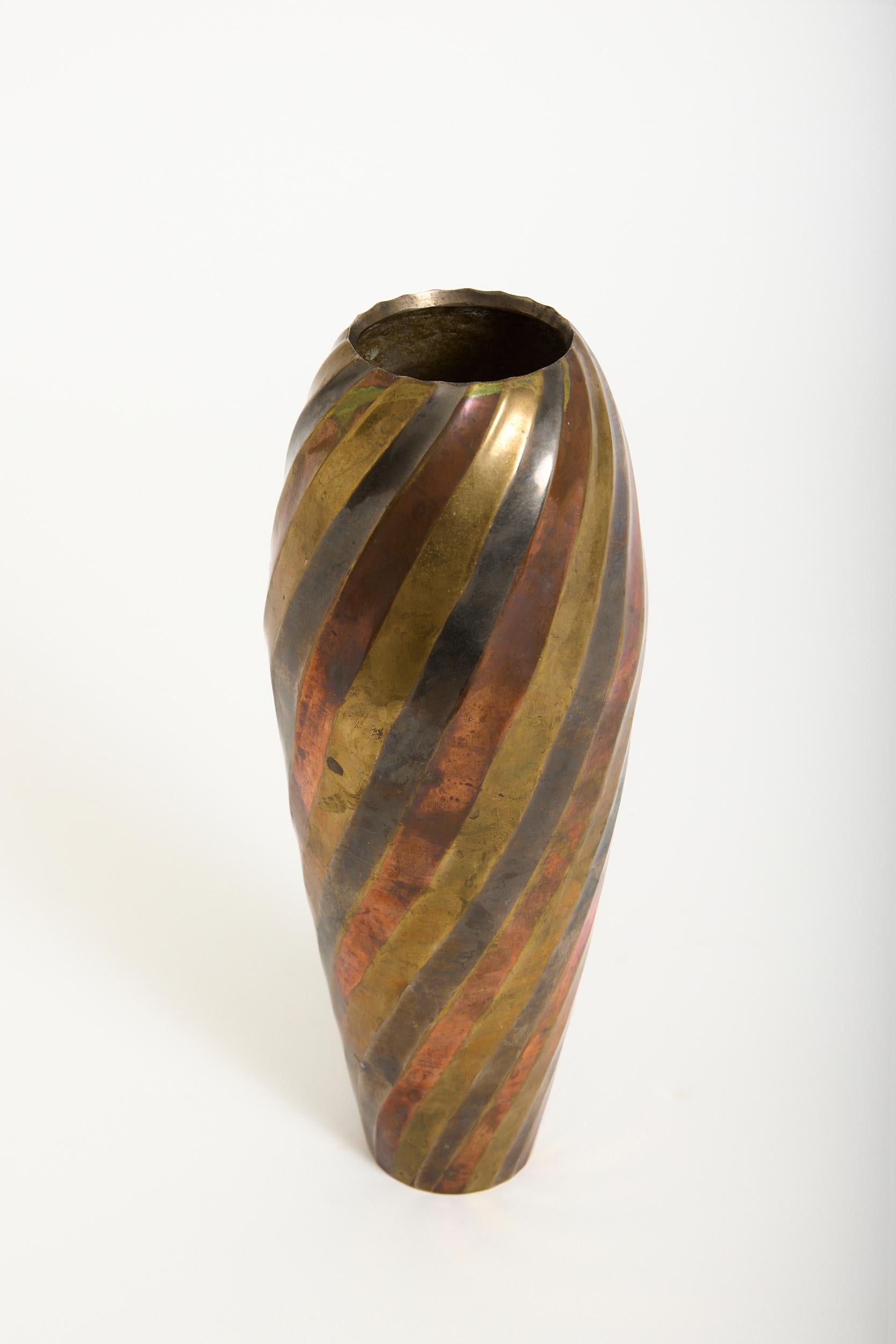 Vase de dinanderie à trois patines
France, années 1930
