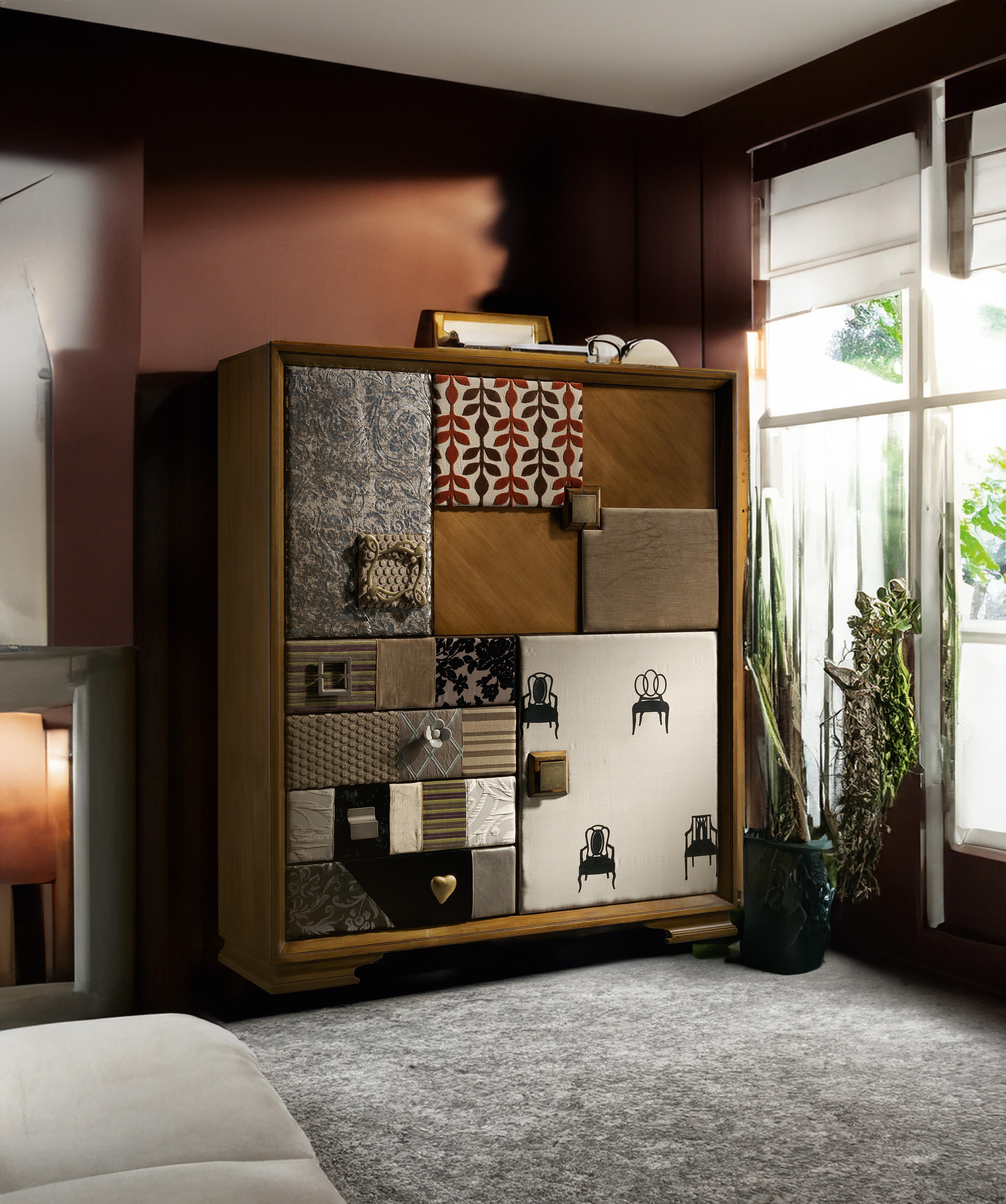 Dinastía-Schrank von Lola Glamour
Abmessungen: T 40 x B 140 x H 160 cm
MATERIALIEN: Holz.


Wir sind Félix und Désirée Ramos, Brüder und Produktdesigner unserer Marke Lola Glamour.
Wir interessieren uns für das Einzigartige, das Andersartige, die