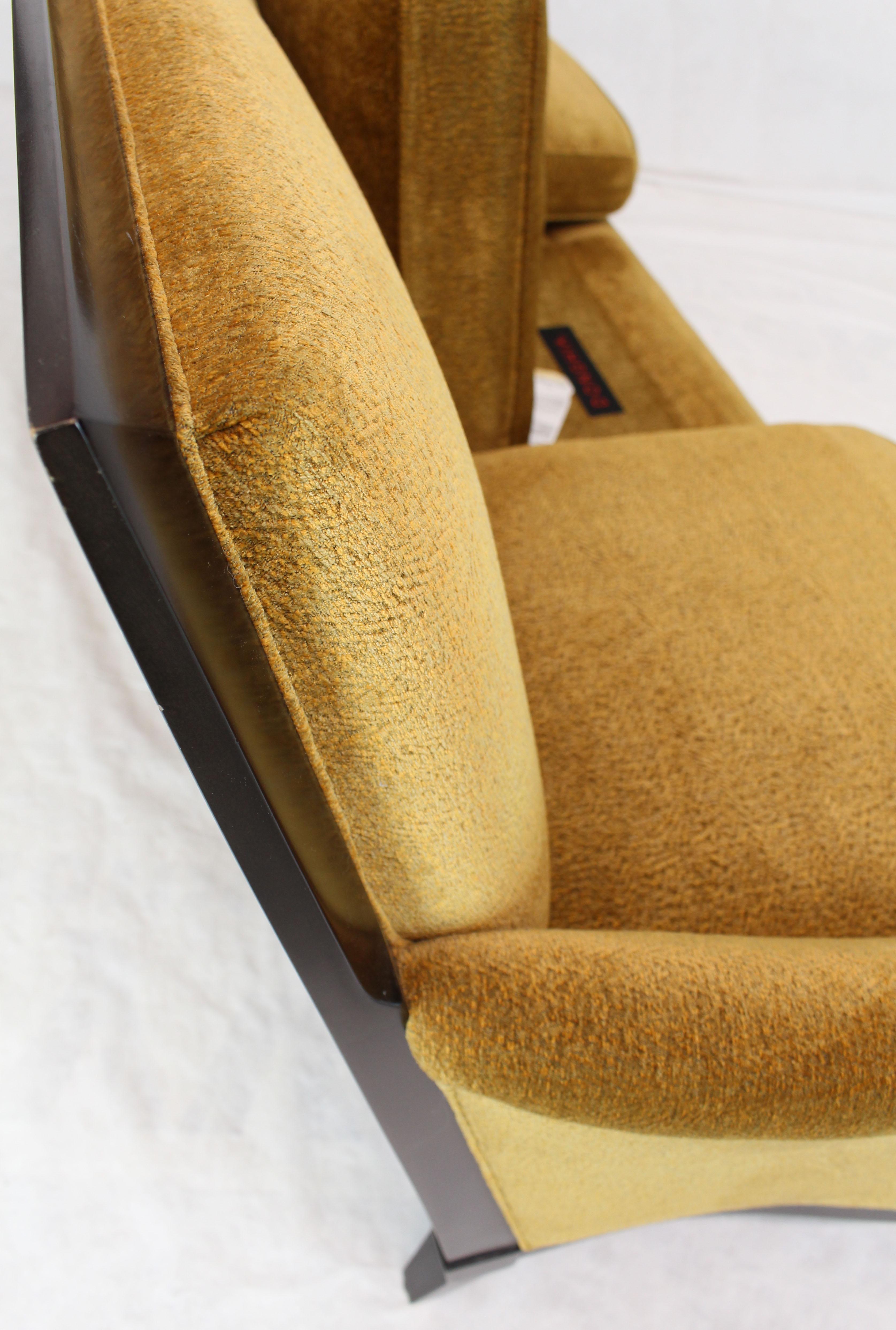 Dinghy Modern Luxury Sofa Chenille Upholstery Dark Chocolate Frame Finish For Sale 3