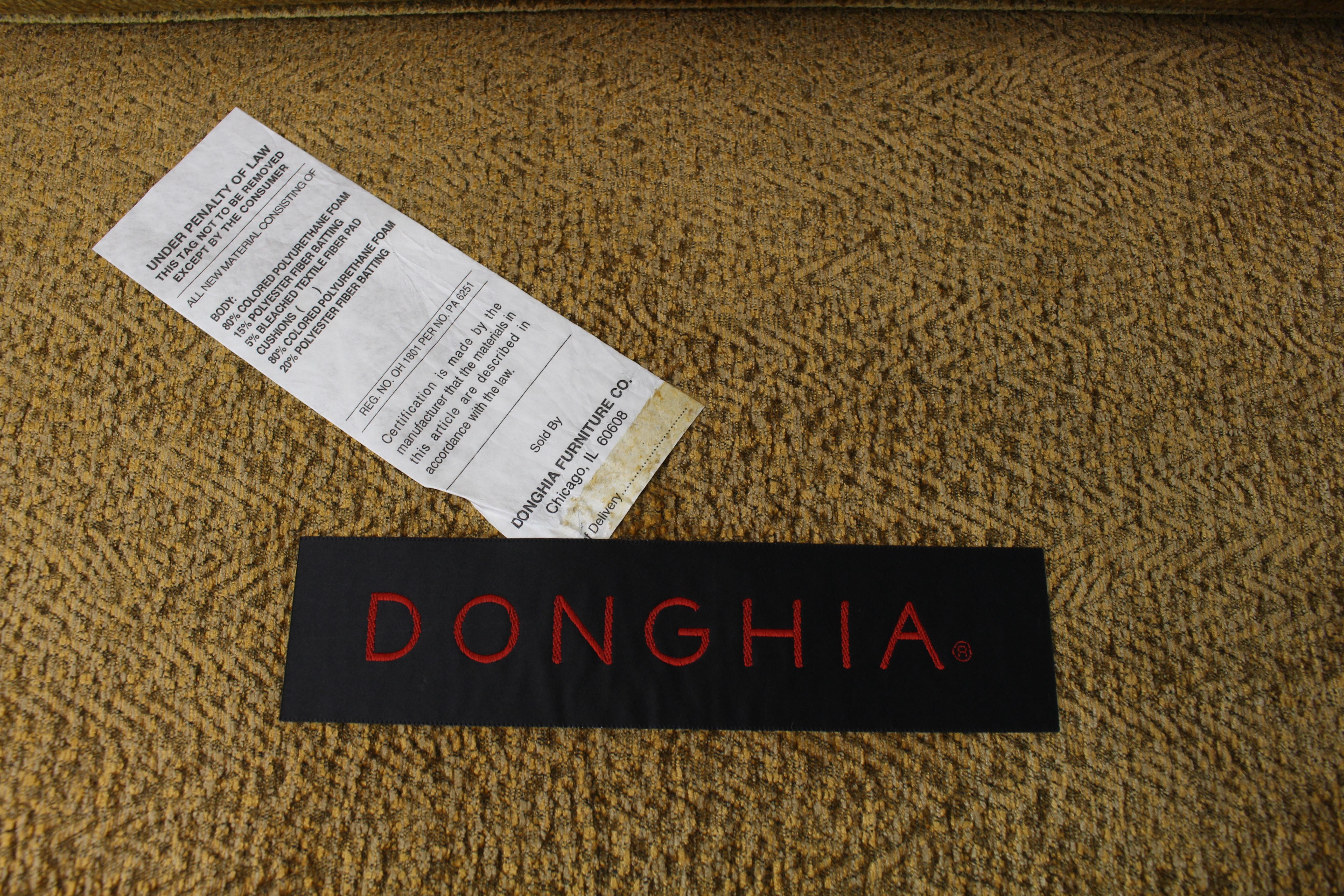 Dinghy Modern Luxury Sofa Chenille Polsterung Dunkelschokoladenrahmen Finish (Lackiert) im Angebot