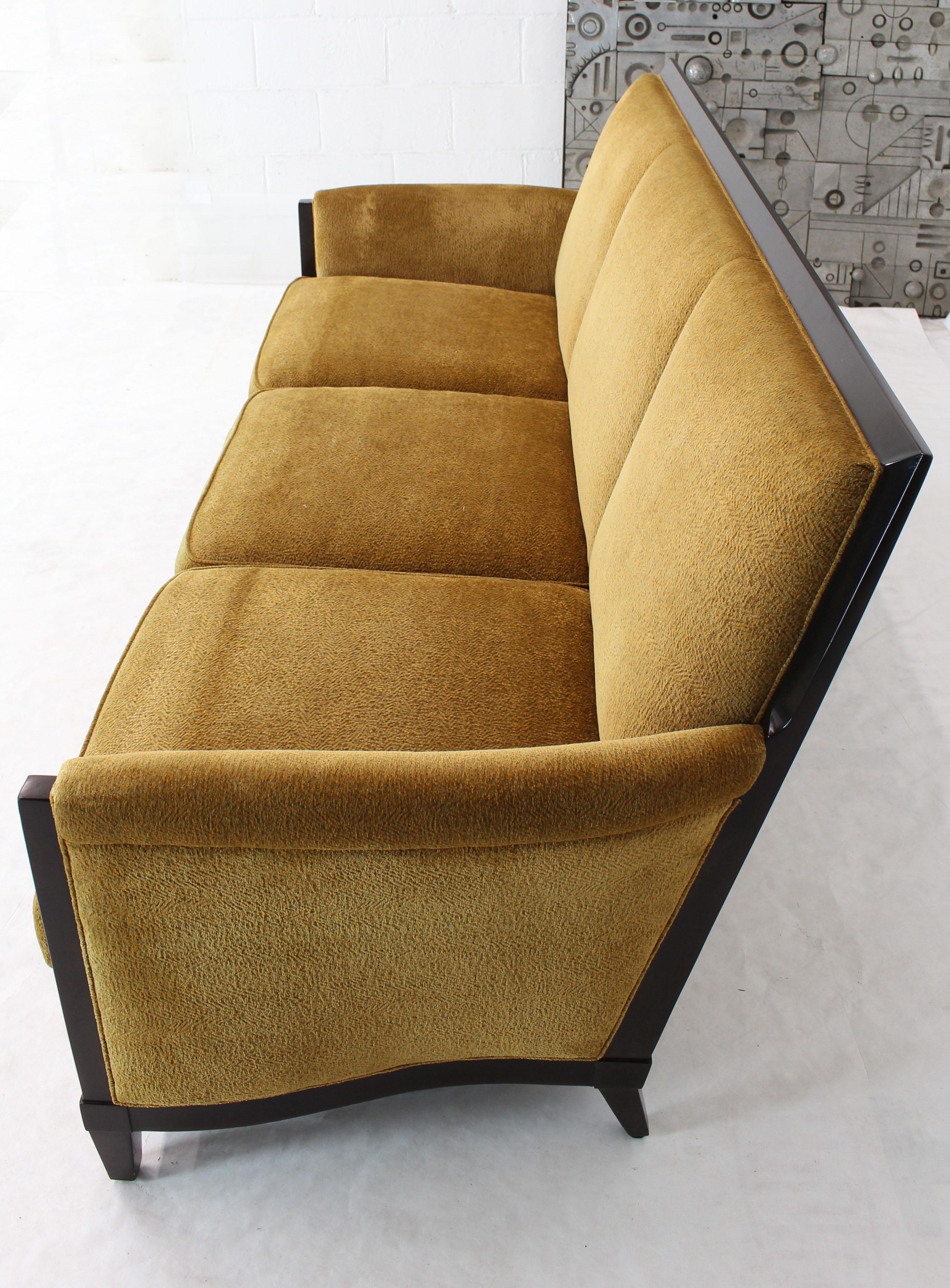 Dinghy Modern Luxury Sofa Chenille Polsterung Dunkelschokoladenrahmen Finish (20. Jahrhundert) im Angebot