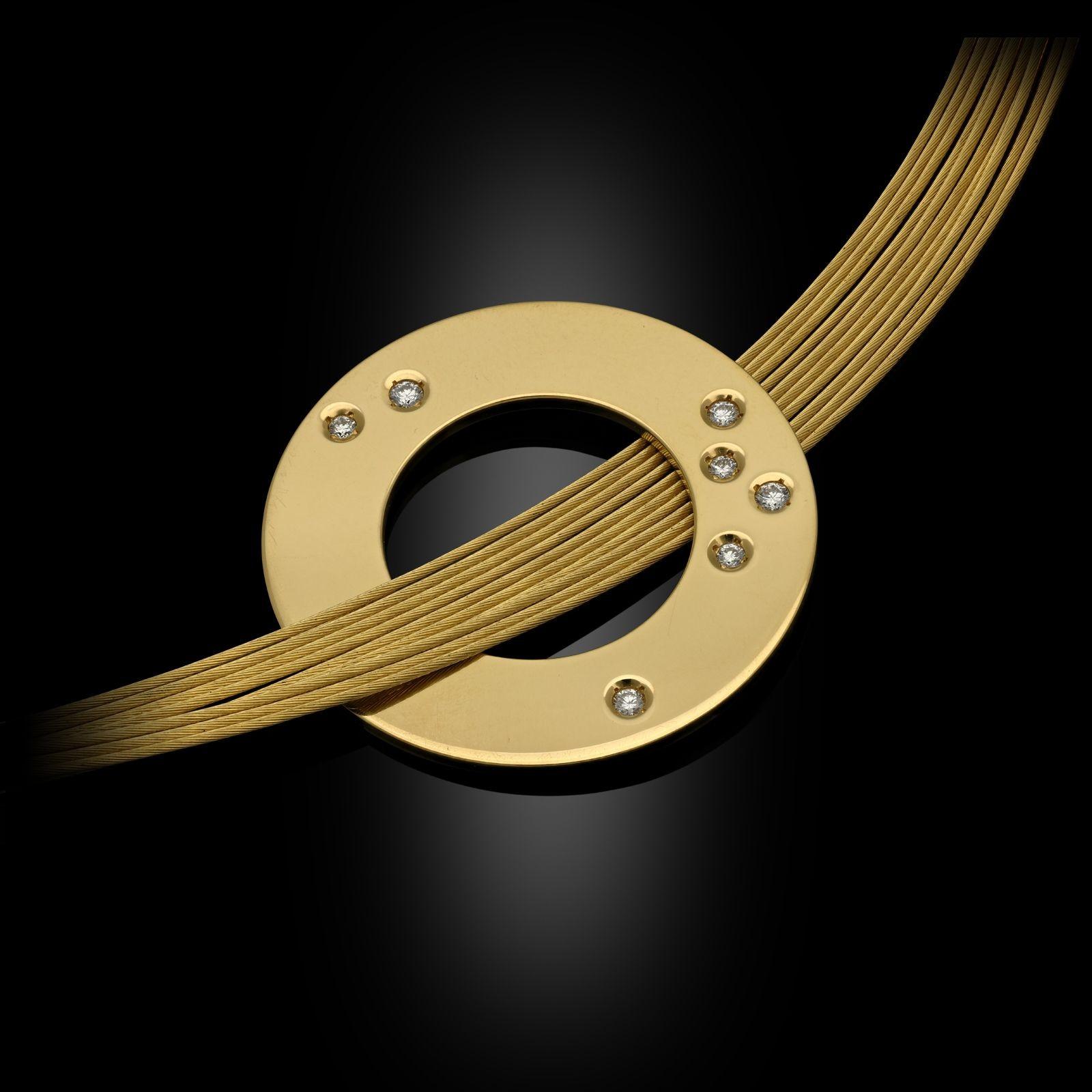 Brilliant Cut Dinh Van 18ct Gold Thread Necklace With Diamond-Set Disc Pendant Circa 2000 For Sale