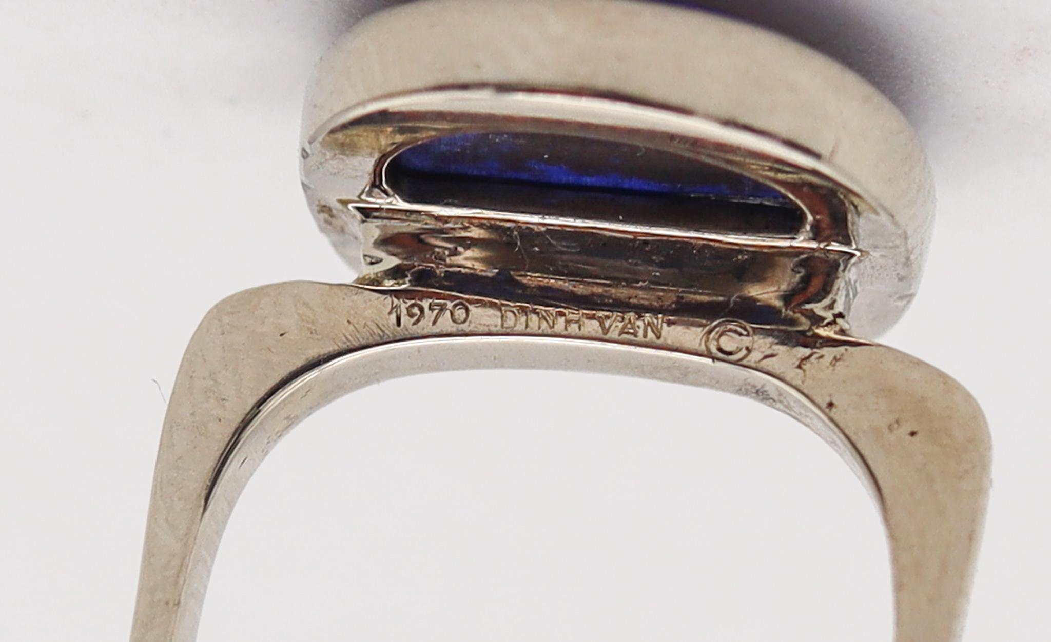 Dinh Van 1970 Paris Geometric Sculptural Ring In 18Kt White Gold With Lapis In Excellent Condition For Sale In Miami, FL