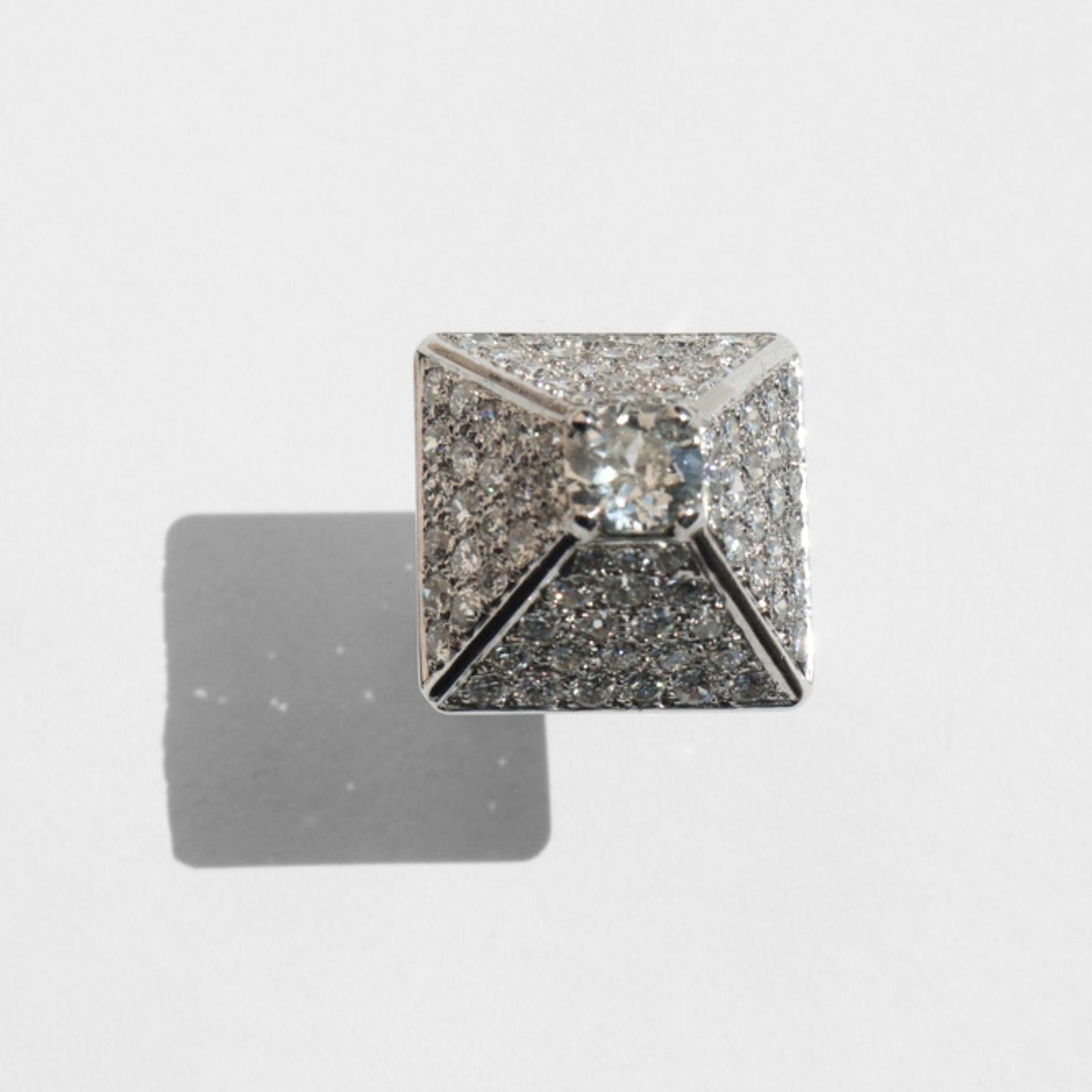 Dinh Van Anello con piramide di diamanti in oro bianco 18 carati ~5.65ctw con documenti in vendita 5