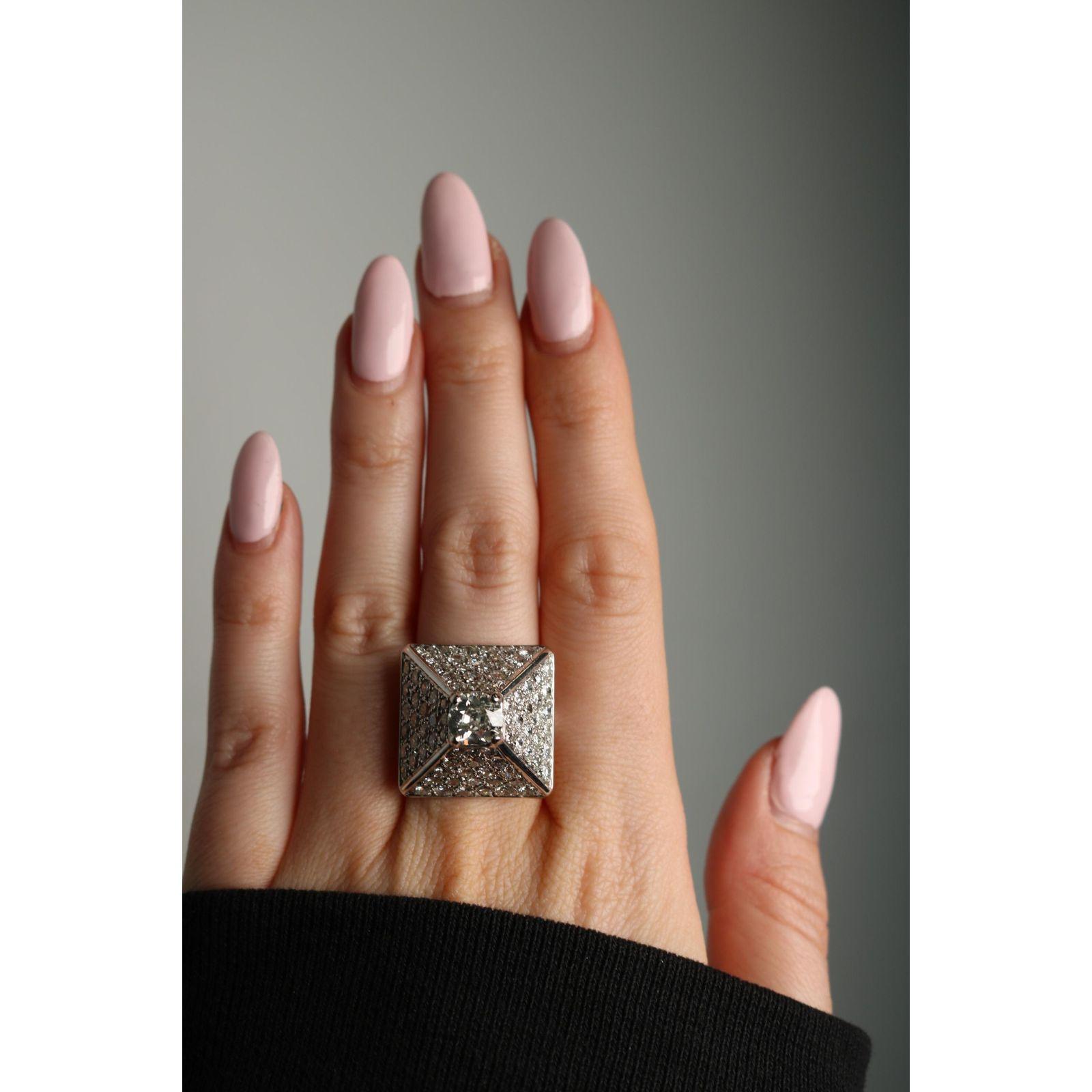 Dinh Van Anello con piramide di diamanti in oro bianco 18 carati ~5.65ctw con documenti in vendita 9