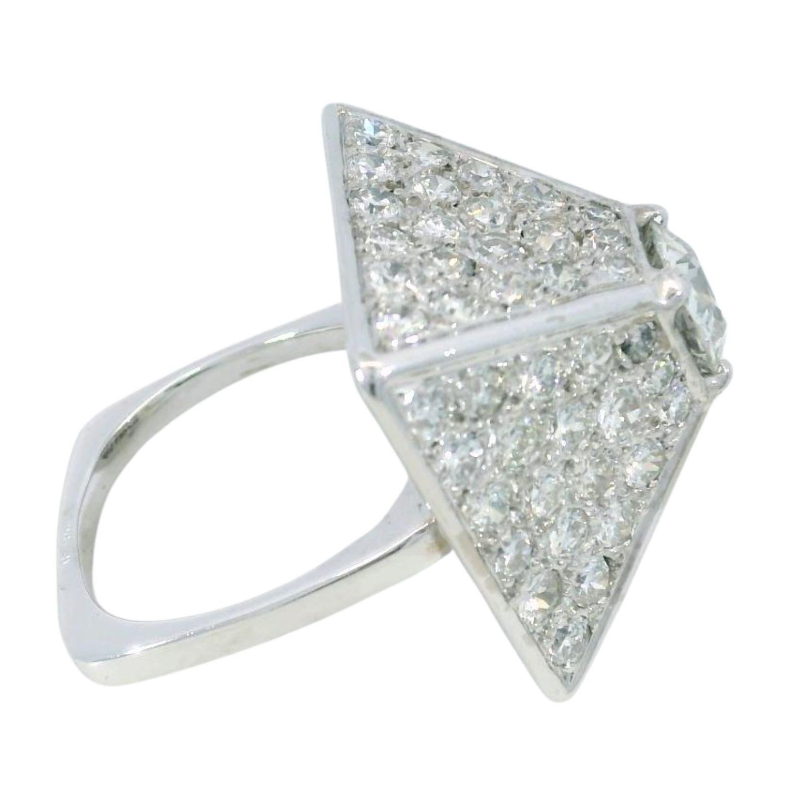 Dinh Van Anello con piramide di diamanti in oro bianco 18 carati ~5.65ctw con documenti In condizioni buone in vendita a Fairfield, CT