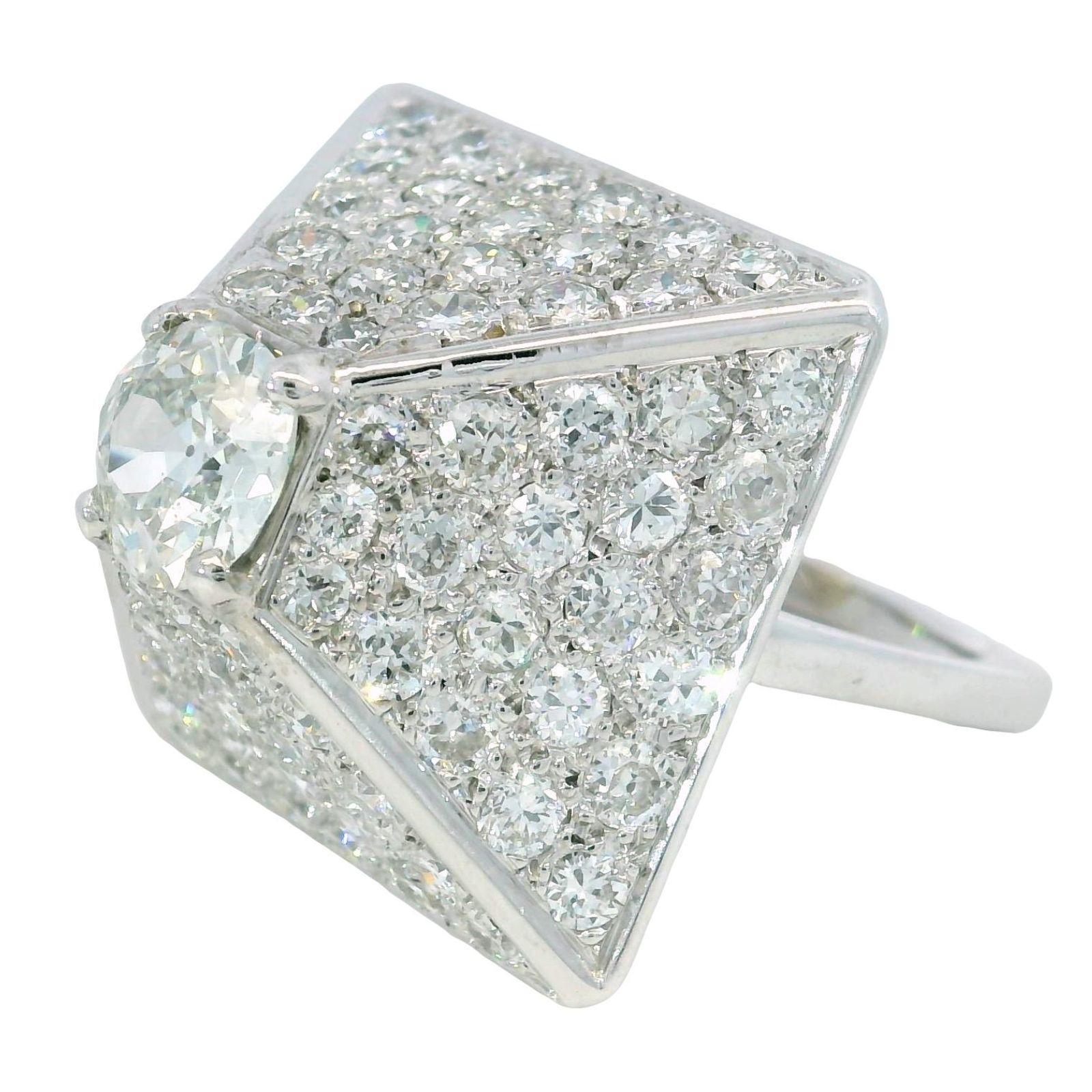 Donna Dinh Van Anello con piramide di diamanti in oro bianco 18 carati ~5.65ctw con documenti in vendita