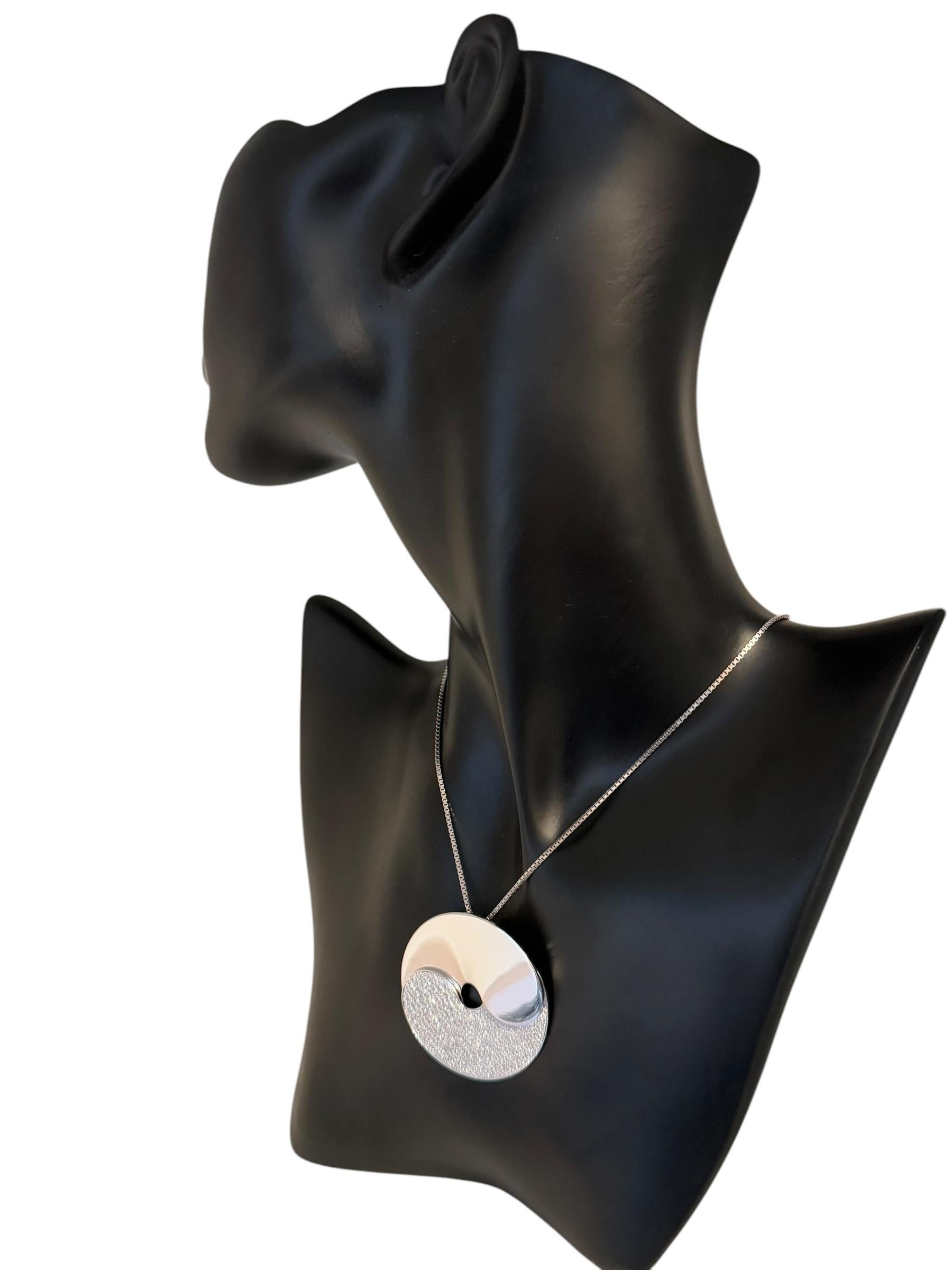 Moderno Ciondolo Dinh Van Double Sens in oro bianco con diamanti in vendita