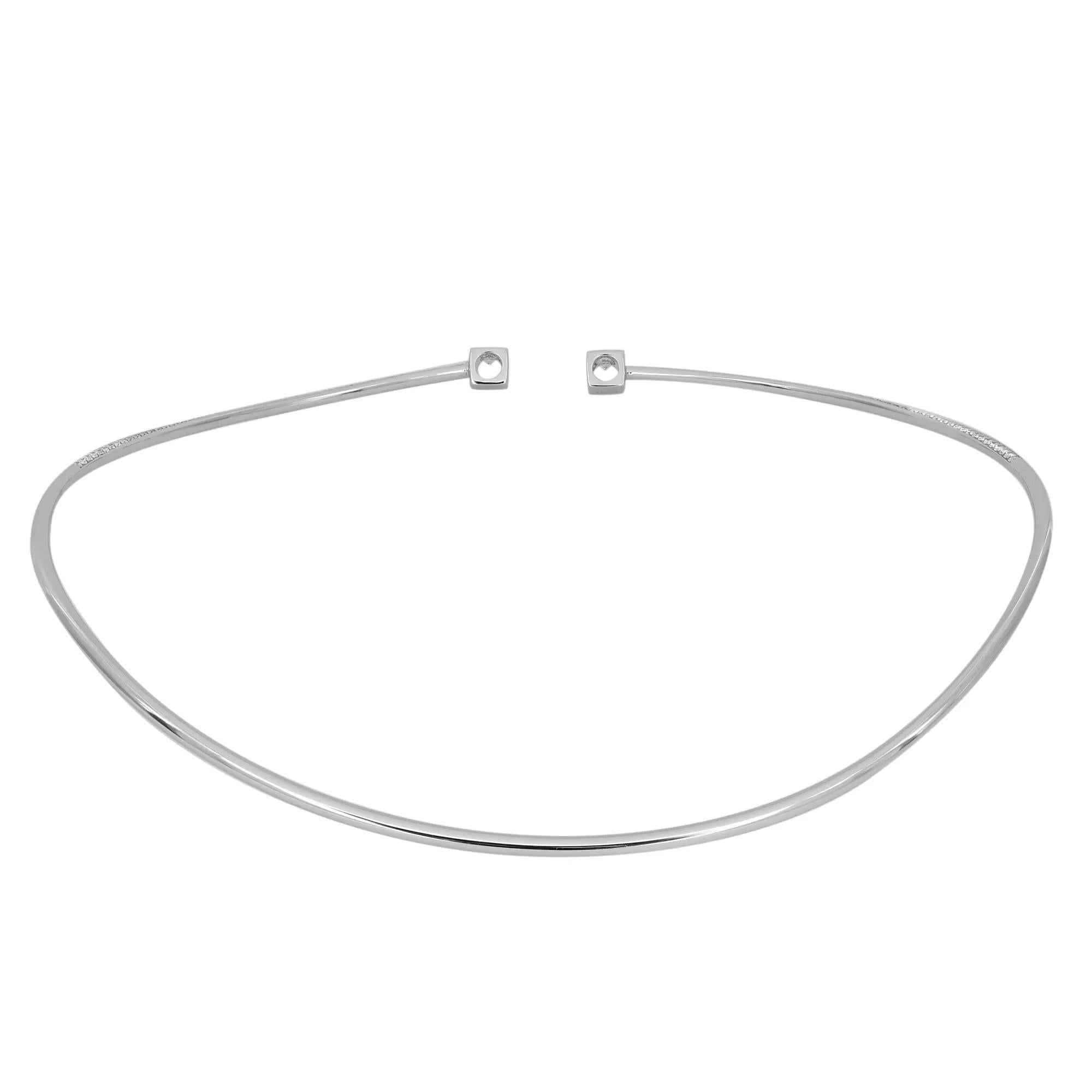 Questa bellissima collana Dinh Van Flex Le Cube Diamond torque è realizzata in oro bianco 18 carati e presenta due grandi diamanti incastonati su ciascuna estremità con diamanti rotondi incastonati. Diametro interno della collana: 5 pollici. La