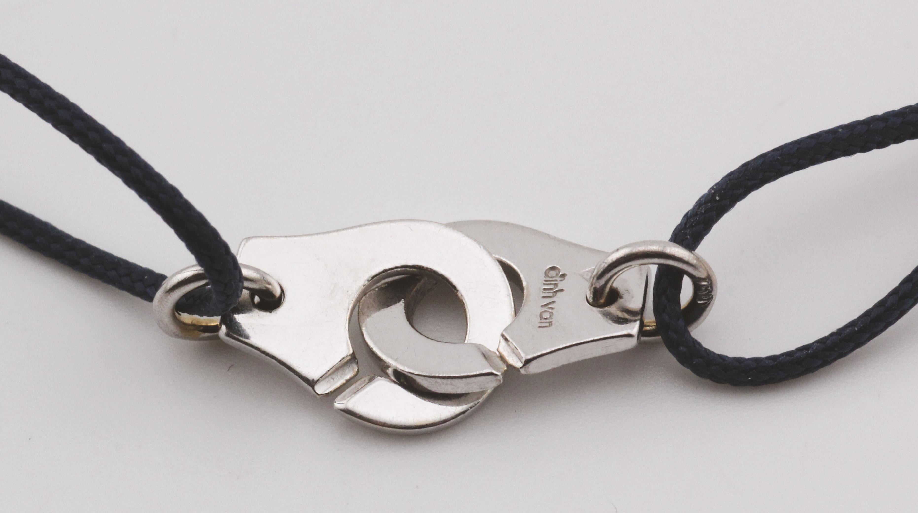 Dinh Van Menotte Bracciale con manette in oro bianco 18 carati In condizioni buone in vendita a Simpsonville, SC