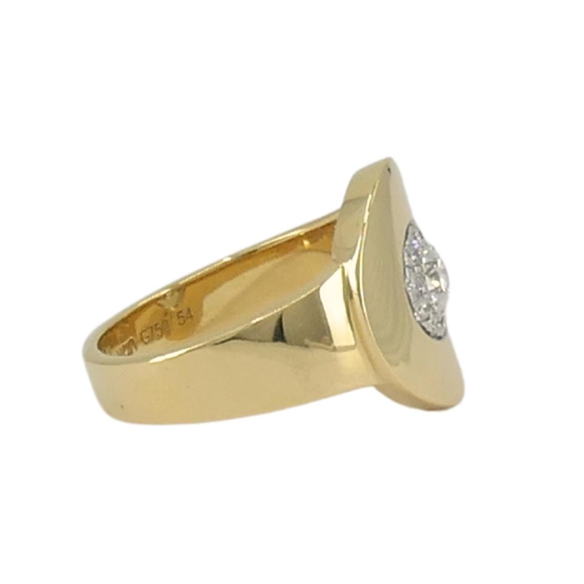 Dinh Van Menottes Anillo Oro 18k Diamante en Excelente estado para la venta en Beverly Hills, CA