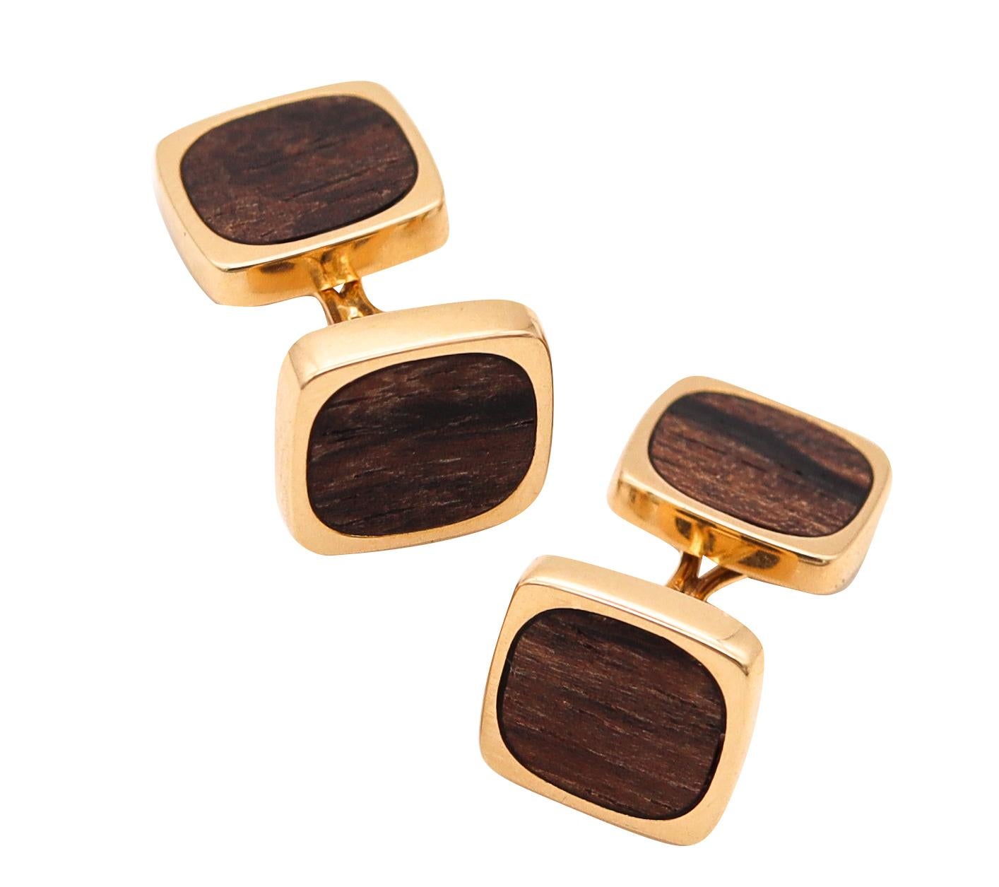 A pair of cufflinks designed by Dinh Van.

Beautiful pair, created in Paris France by the master jewelry designer Jean Dinh Van, back in the 1970's. These iconic cufflinks was crafted in solid yellow gold of 18 karats, with high polish finish. They