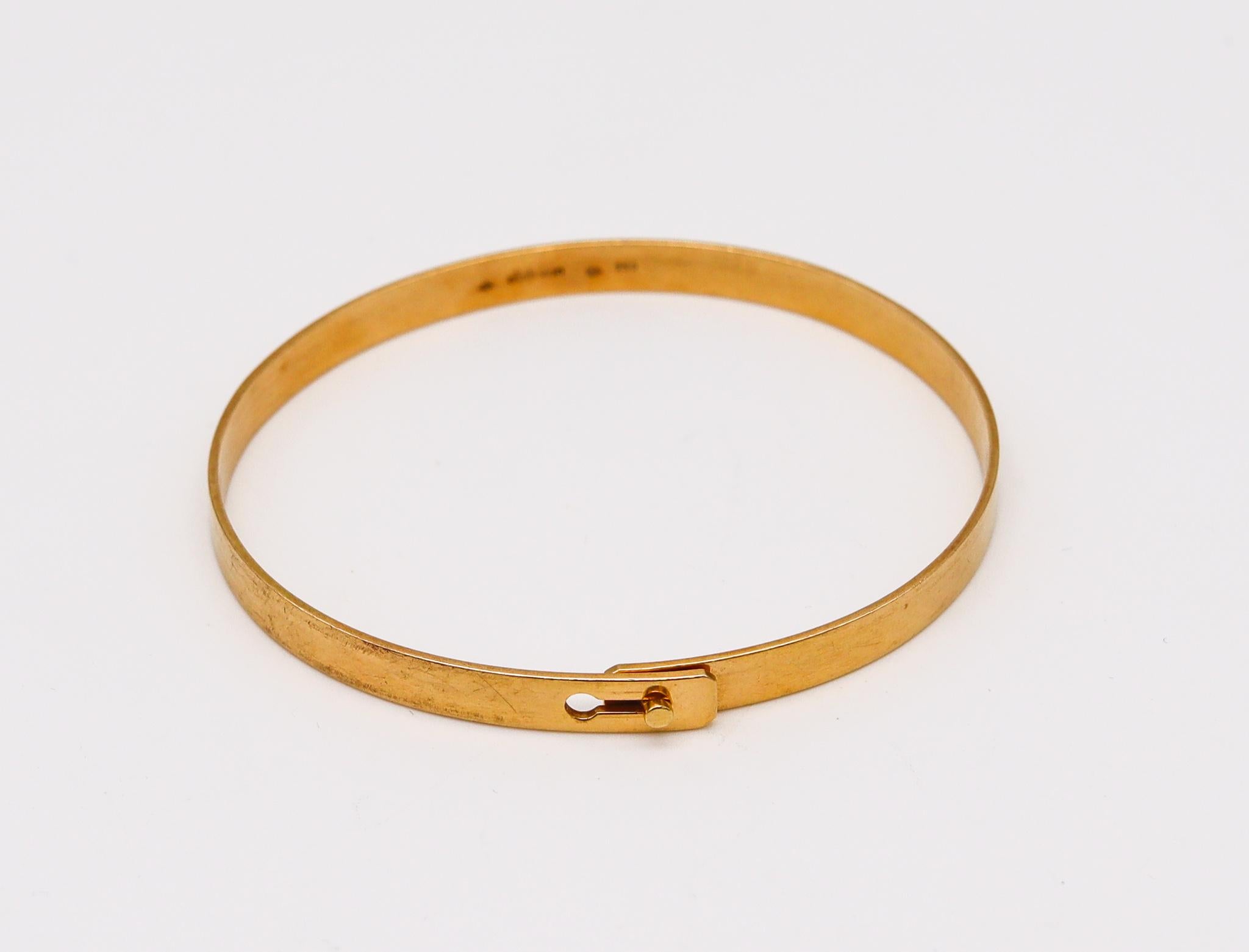 A geometric serrure bracelet designed by Jean Dinh Van.

Beautiful vintage bracelet, created in Paris France in the 1980 at the jewelry atelier of the iconic designer Dinh Van. This geometric avant garde bangle is from the popular collection named