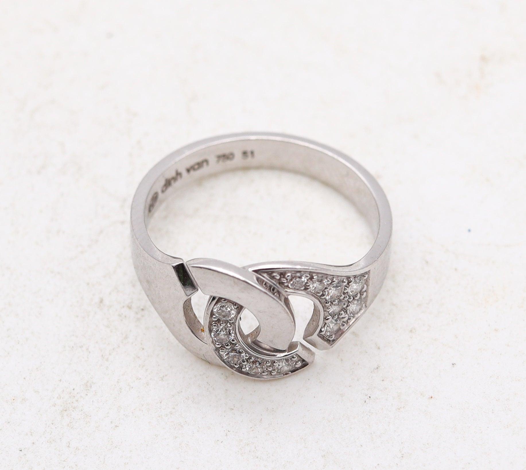 Anello DINH VAN Paris Double Menottes R-10 in oro bianco 18Kt con diamanti VS-1 In condizioni ottime in vendita a Miami, FL