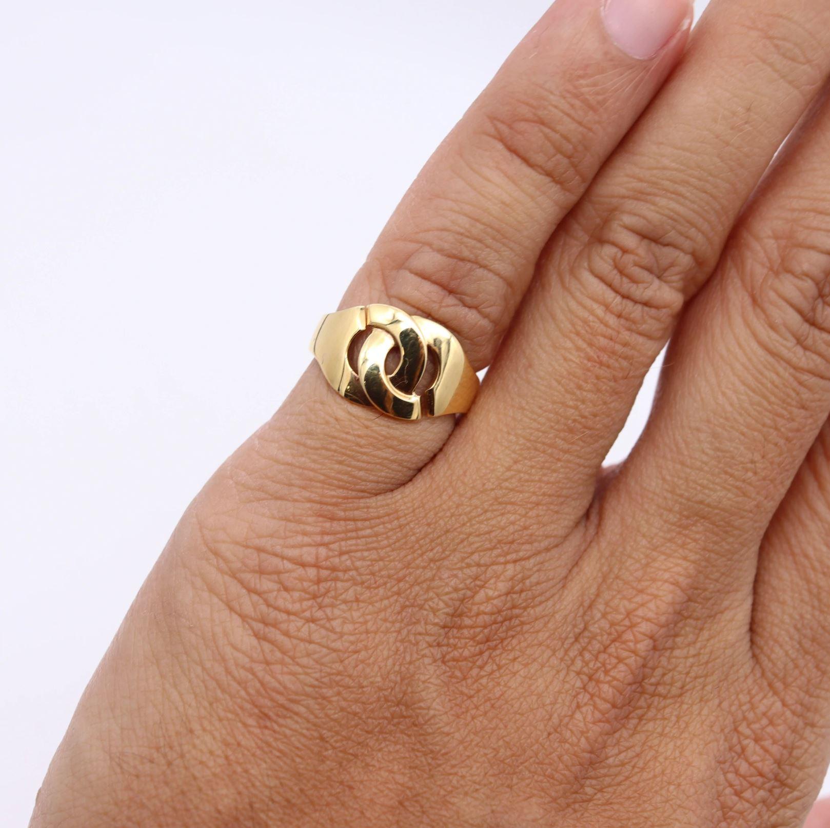 Modernist Dinh Van Paris Vintage Classic Menottes Ring in Solid 18Kt Yellow Gold Certified For Sale