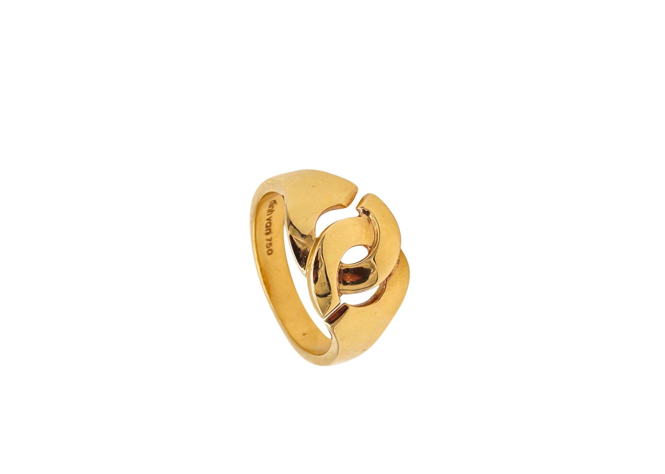 Dinh Van Paris Vintage Classic Menottes Ring in Solid 18Kt Yellow Gold Certified For Sale 1