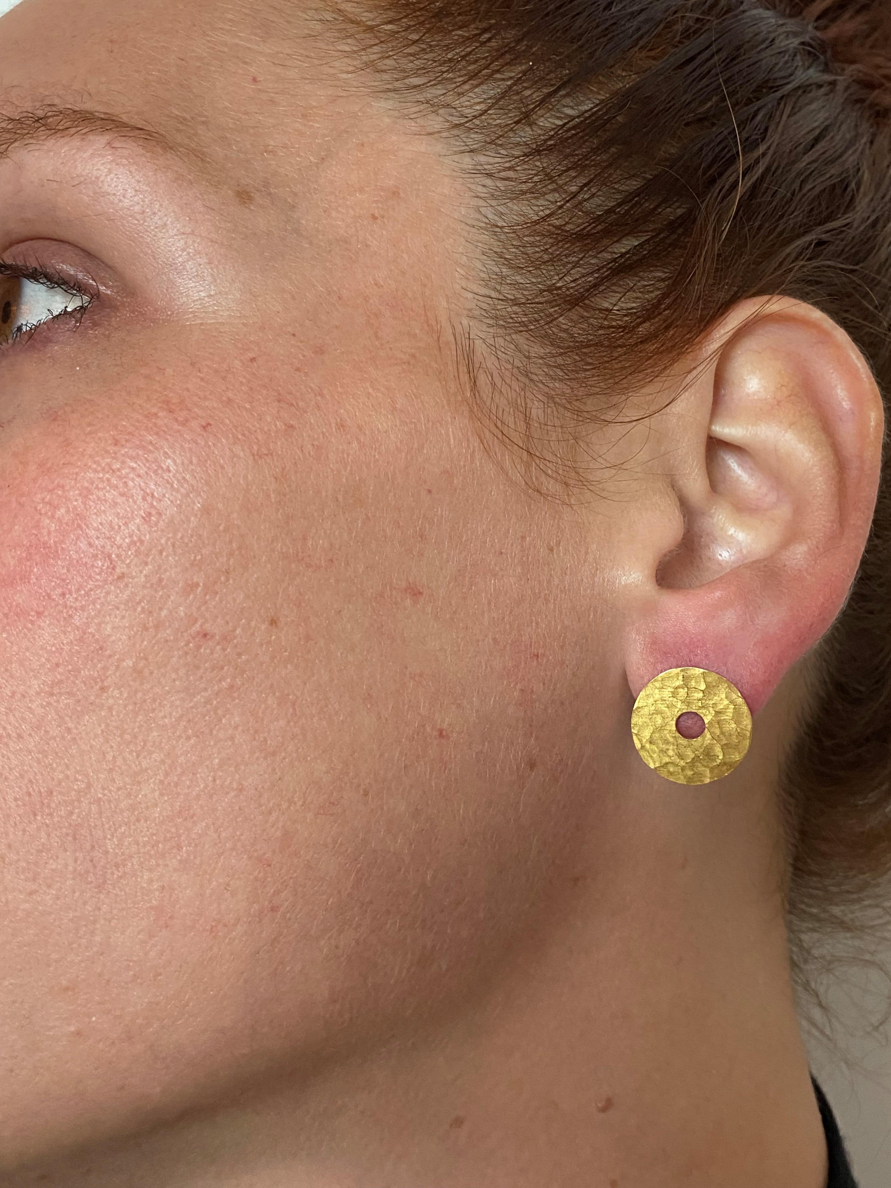 Modernist Dinh Van Paris Vintage Classic Pi Chinois Studs Earrings in 22Kt Yellow Gold For Sale
