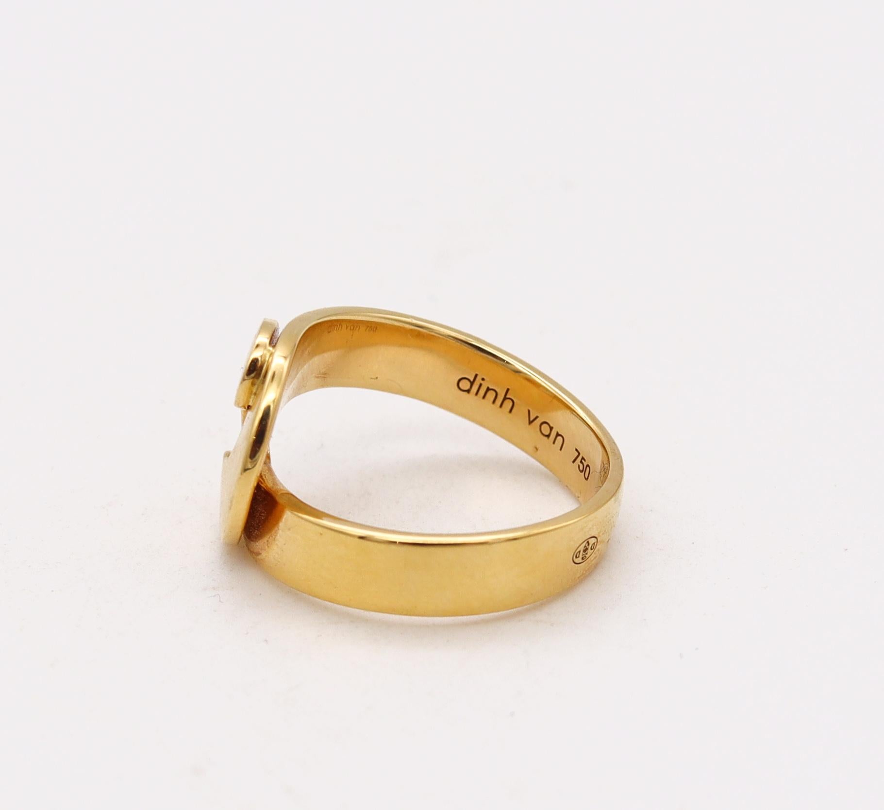 Modernist Dinh Van Paris Vintage Classic R14 Geometric Ring in Solid 18Kt Yellow Gold For Sale